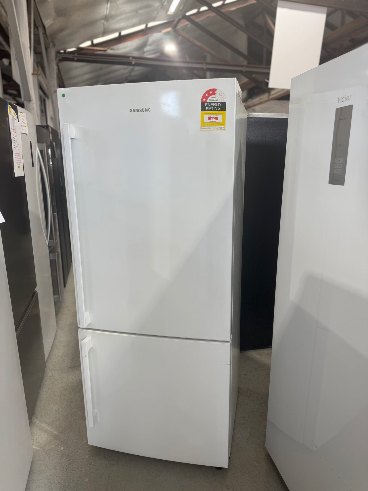 Second hand Samsung SRL449EW – 450 L Bottom-Mount Refrigerator