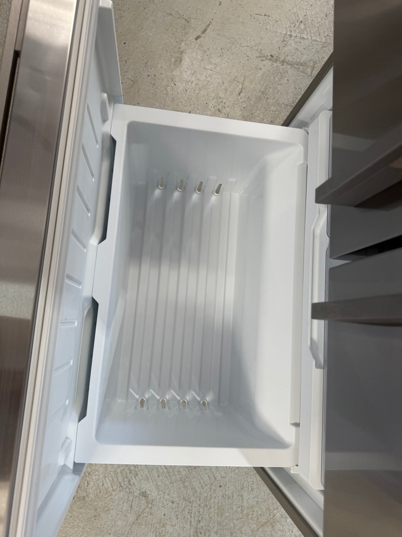 Factory second Fisher&Paykel 487L French Door Fridge Model:RF522ADX5