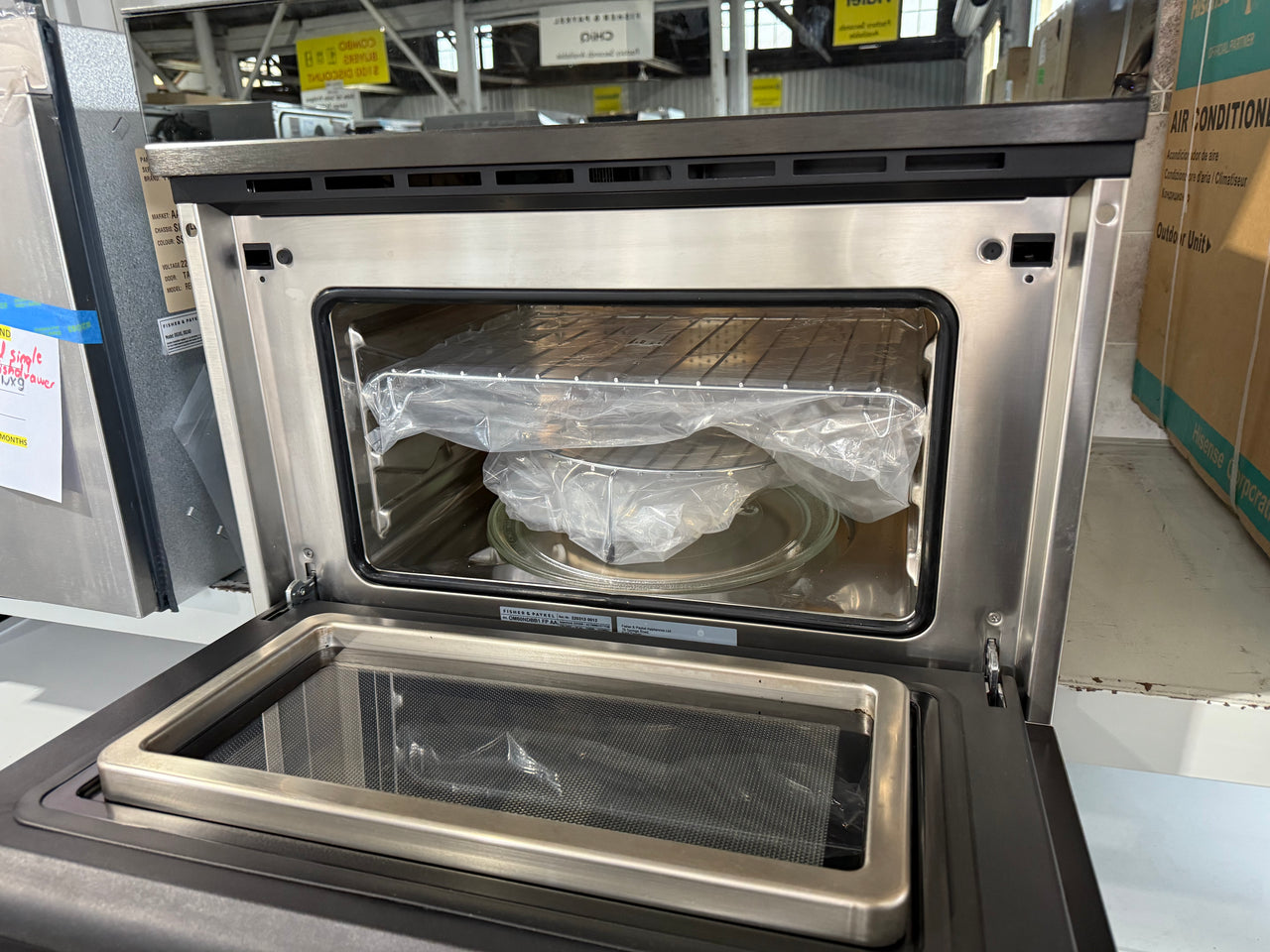 Factory second Fisher & Paykel OM60NDBB1 – 60 cm Combination Microwave Oven (Black Steel, Series 9) - Second Hand Appliances Geebung
