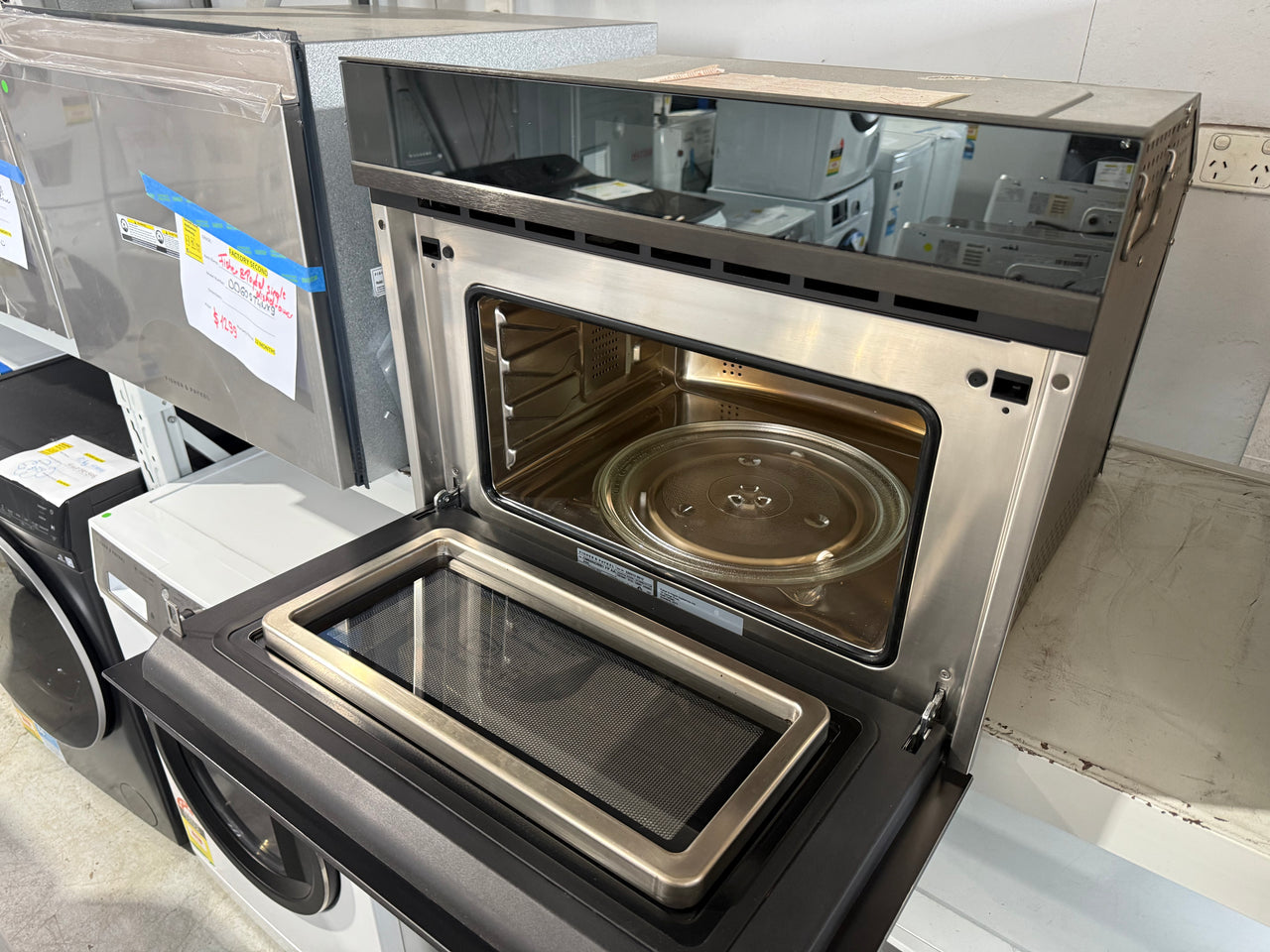 Factory second Fisher & Paykel OM60NDBB1 – 60 cm Combination Microwave Oven (Black Steel, Series 9) - Second Hand Appliances Geebung