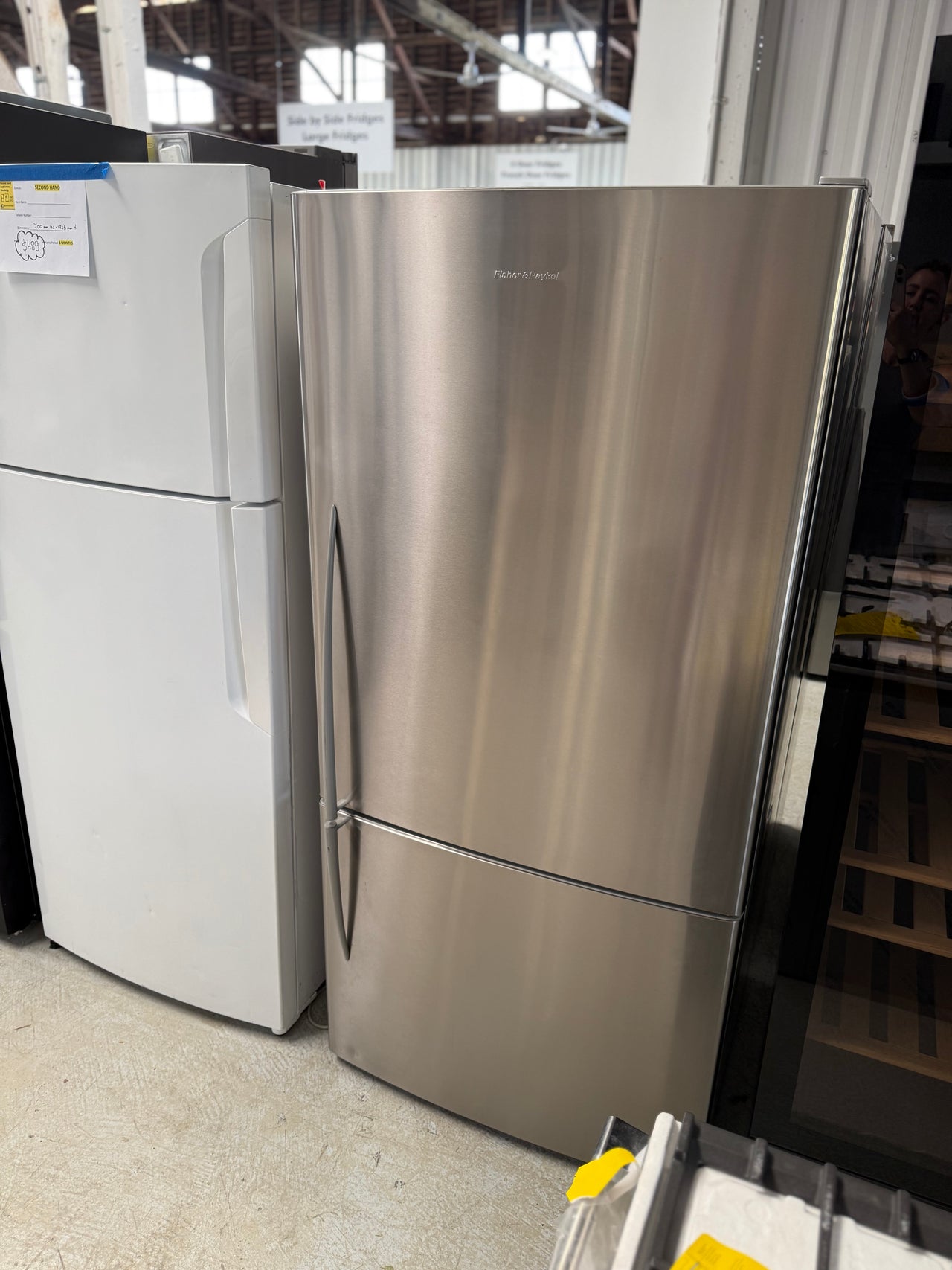 Second hand The Fisher & Paykel E522BRX 519L bottom-freezer refrigerator