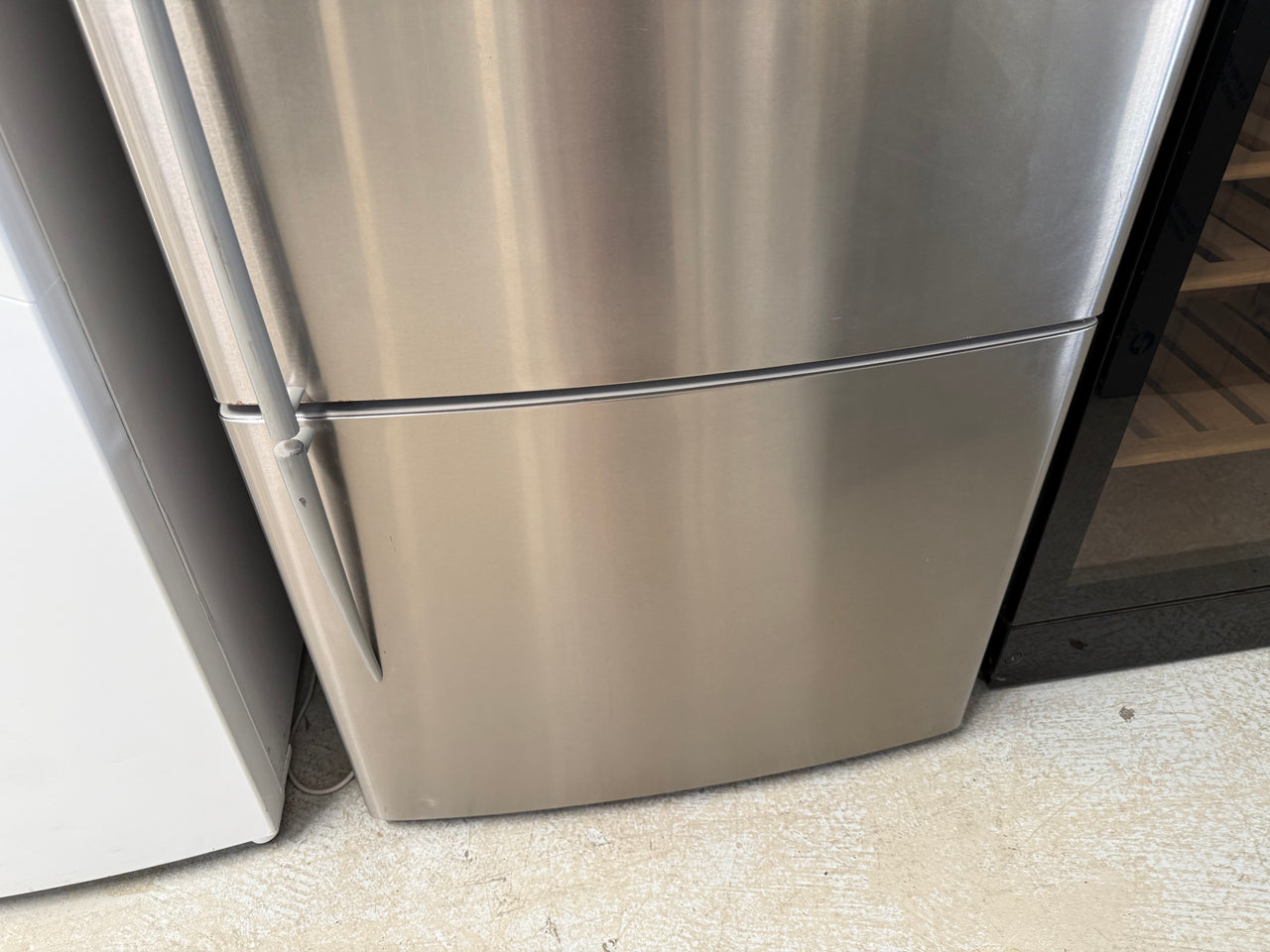 Second hand The Fisher & Paykel E522BRX 519L bottom-freezer refrigerator