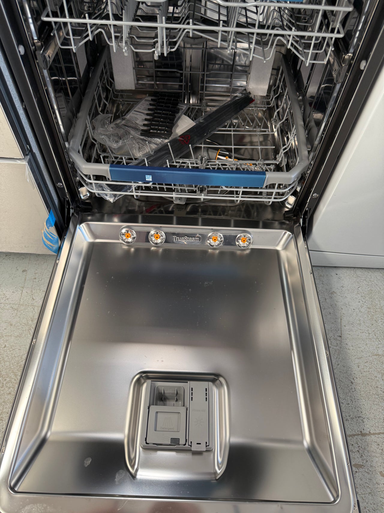 Transportation damaged LG XD3A25MB freestanding dishwasher