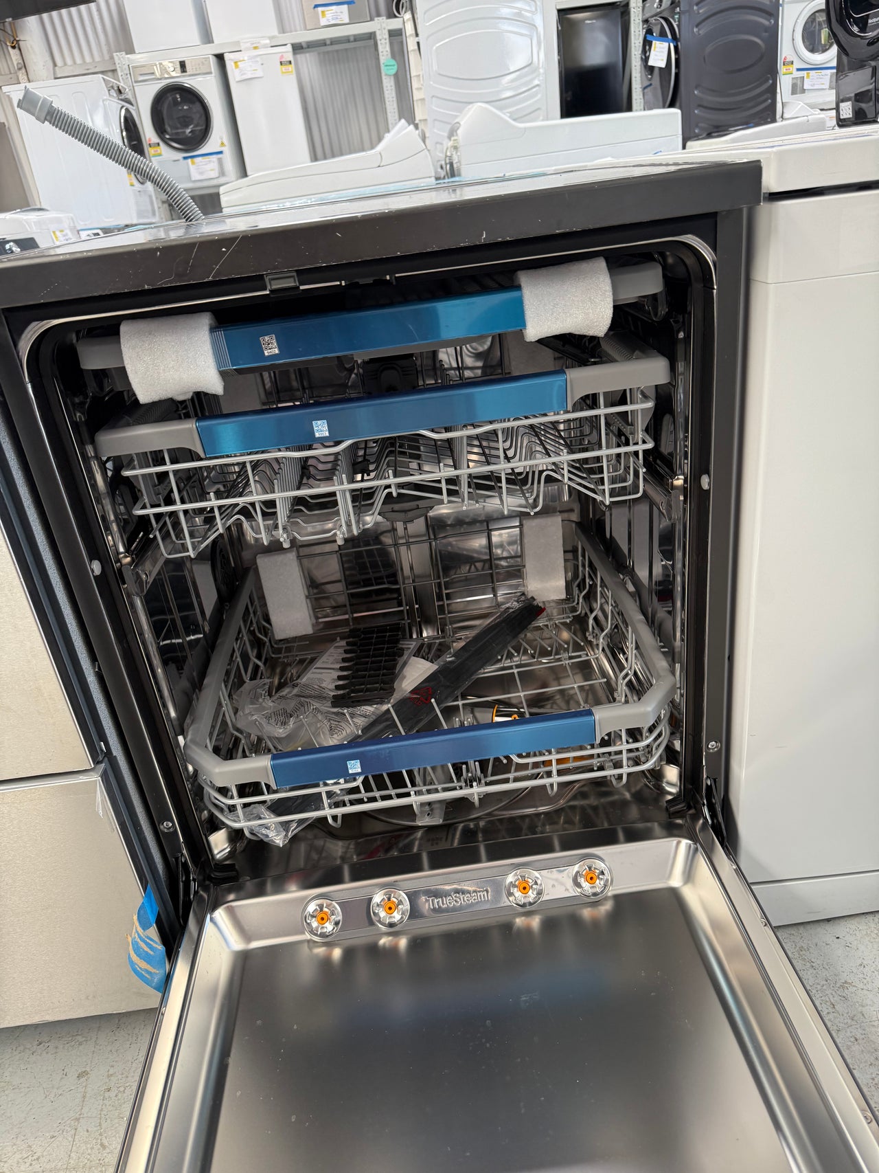 Transportation damaged LG XD3A25MB freestanding dishwasher