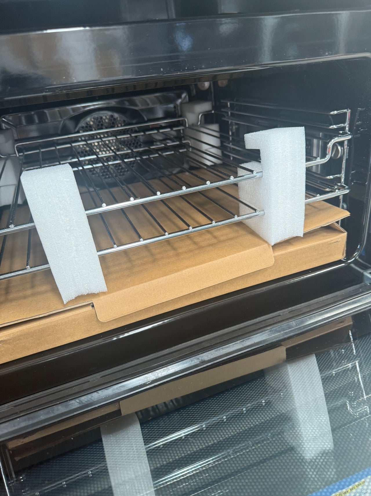 Factory second Fisher & Paykel OM60NMTDG1 60 cm Combination Microwave Oven