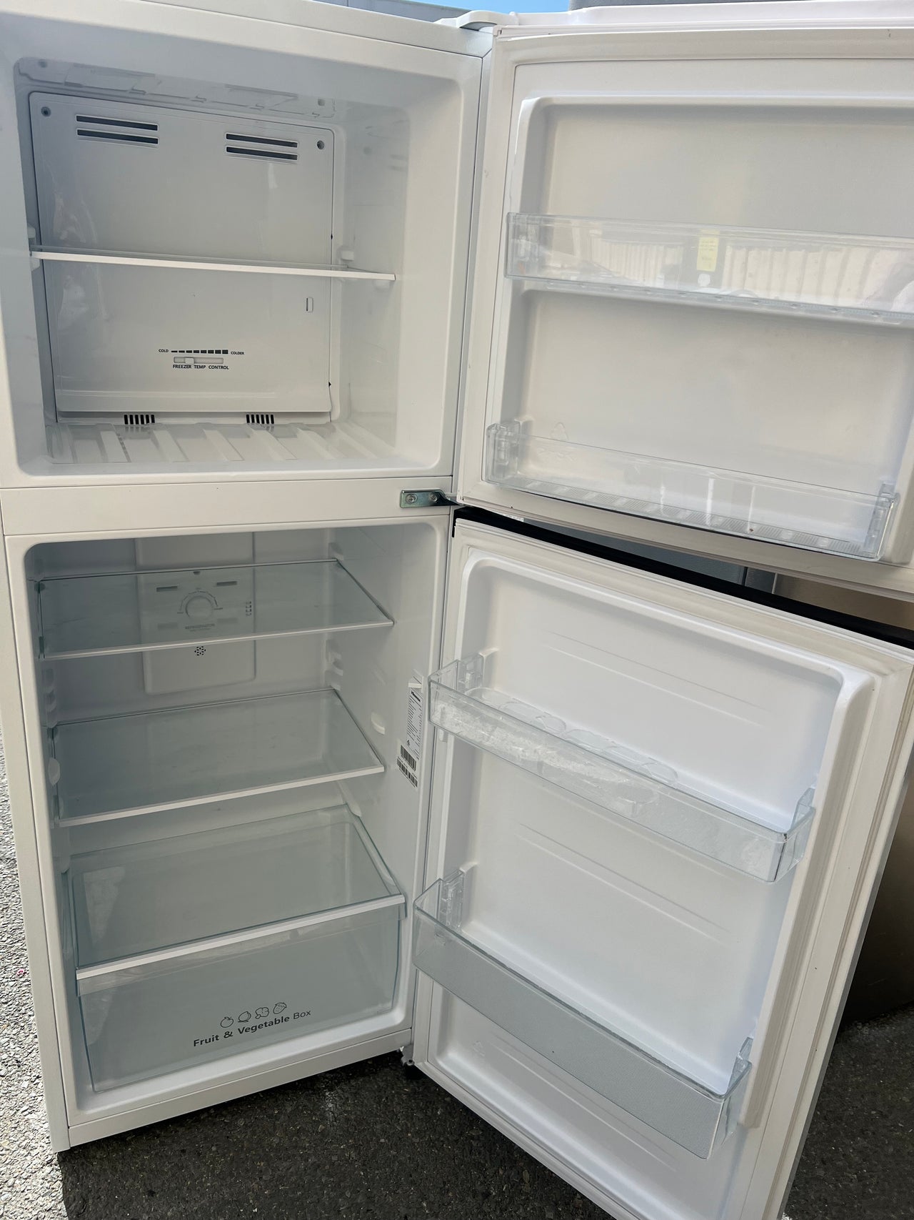 Factory second Hisense 205L Top Mount Frost Free Refrigerator Model: HRTF205 - Second Hand Appliances Geebung