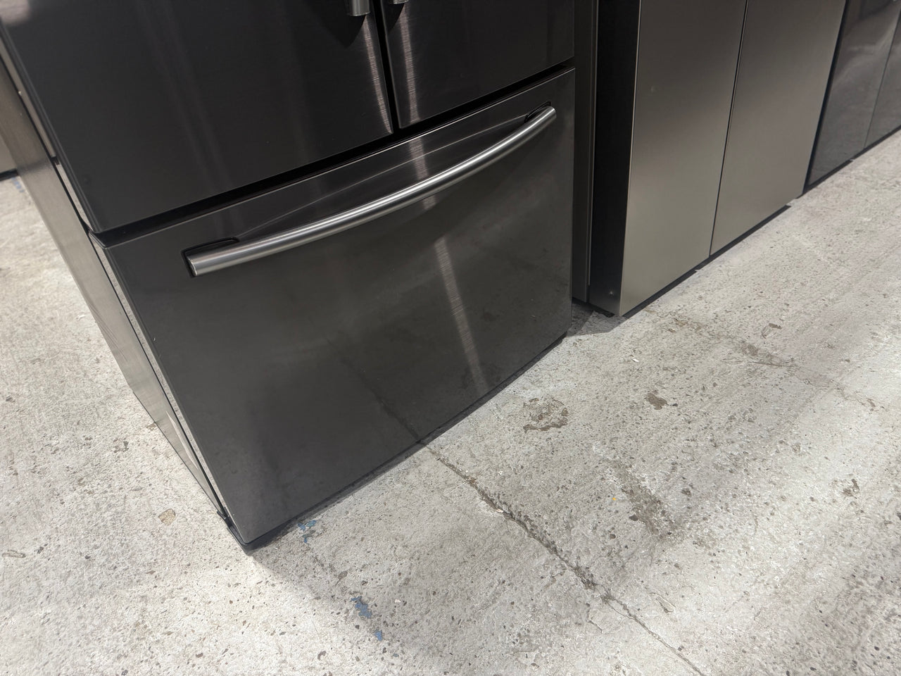 Second hand Samsung 665l French door SRF665CDBLS