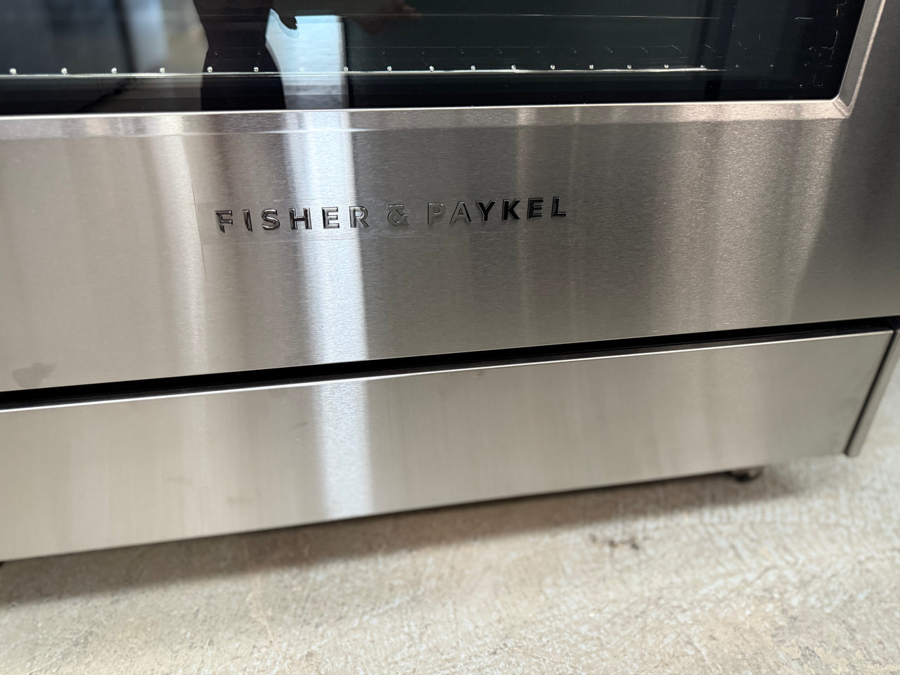 Factory second Fisher & Paykel 90cm Freestanding Dual Fuel Cooker OR90SCG2X1