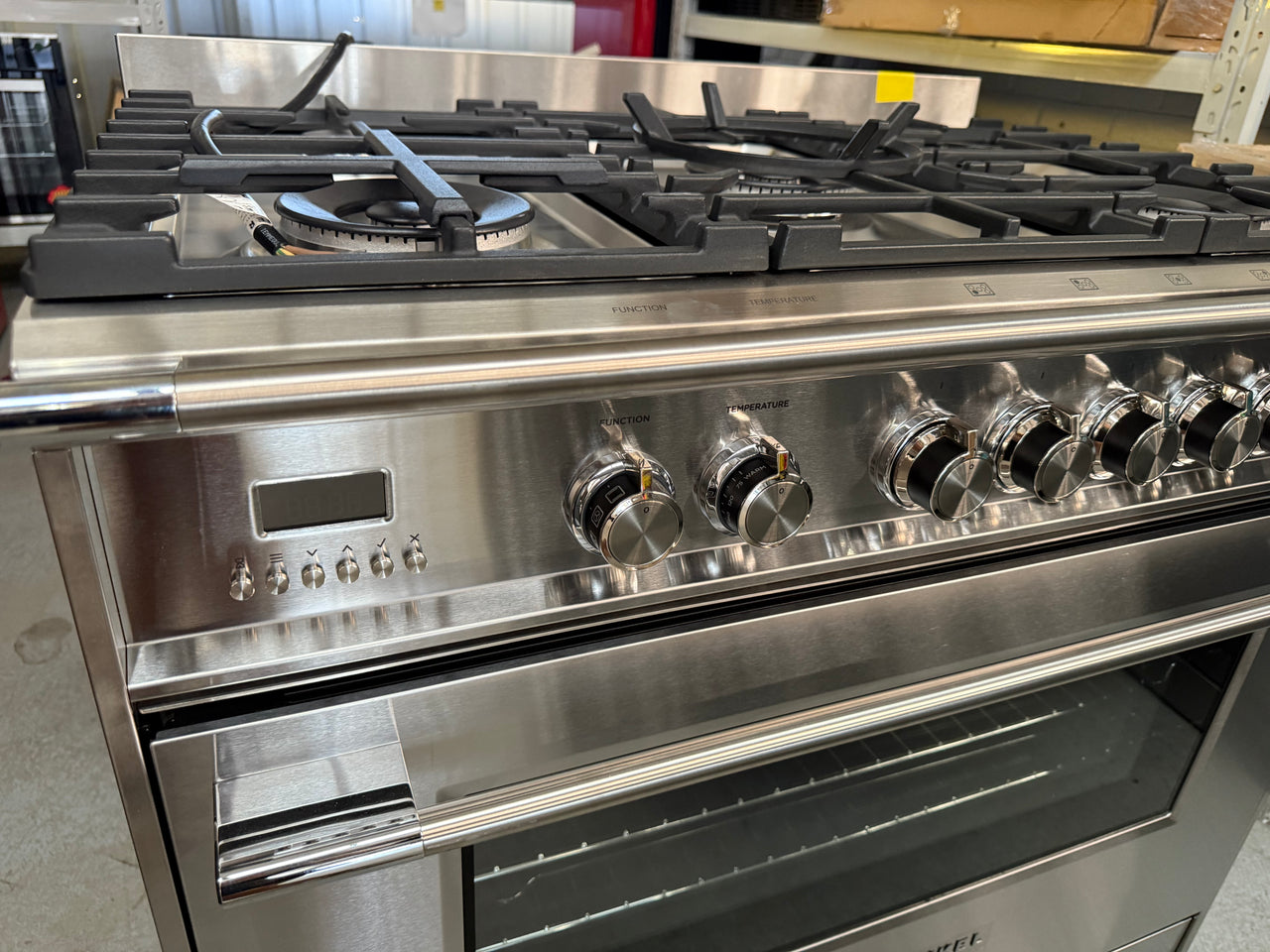 Factory second Fisher & Paykel 90cm Freestanding Dual Fuel Cooker OR90SCG2X1
