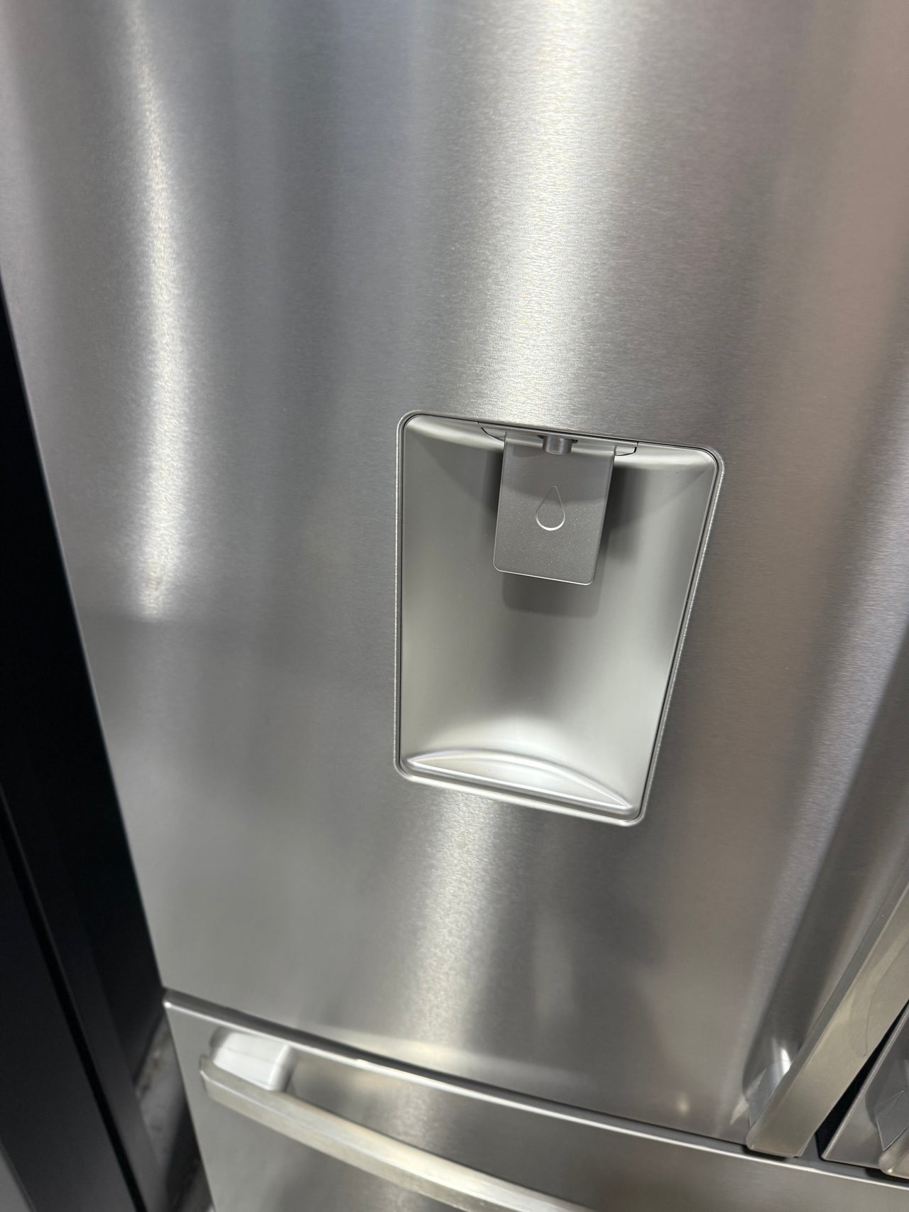 Factory second Westinghouse 605L Side by Side Fridge – Stainless Steel WHE6060SB