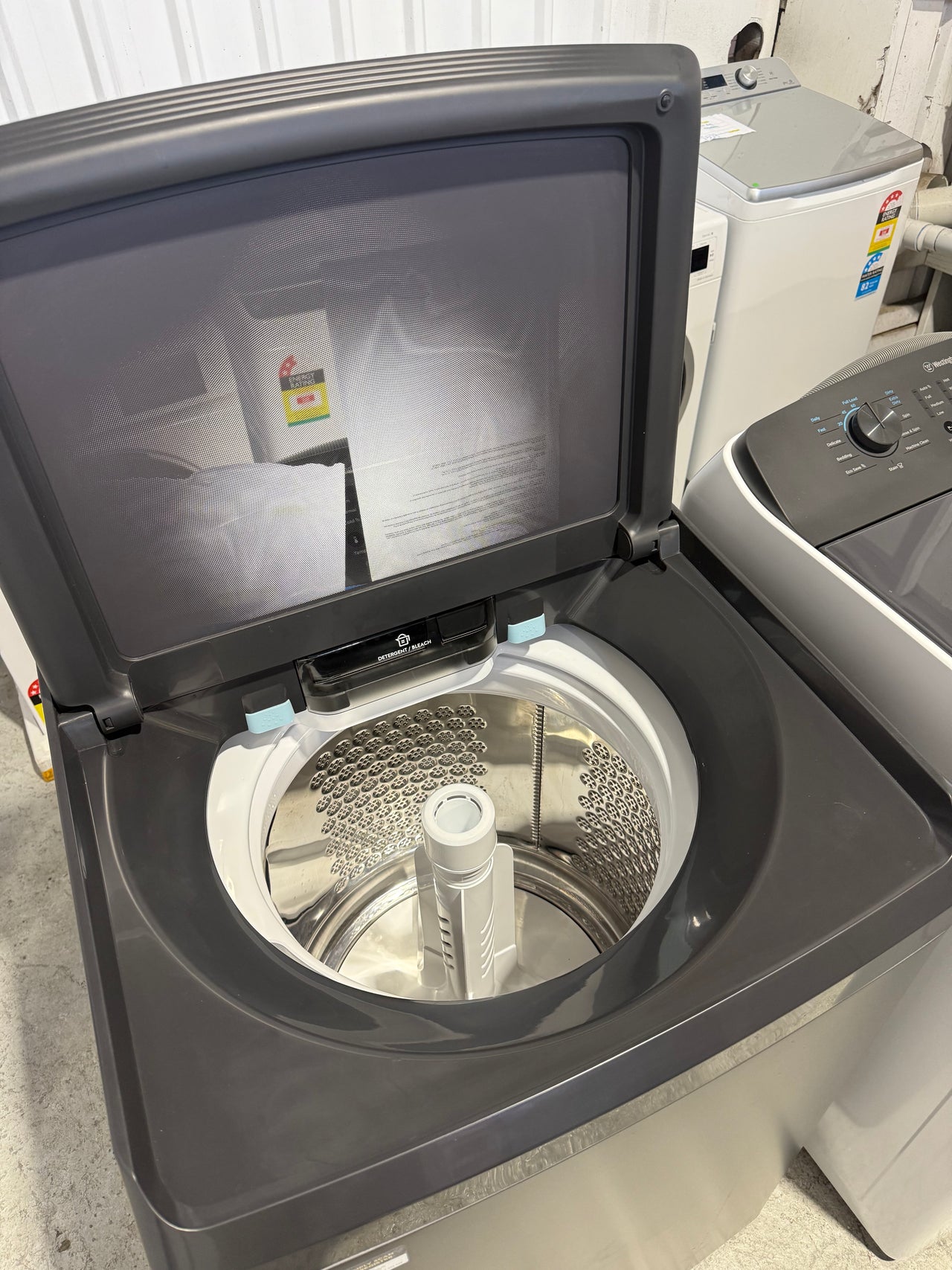 Factory second Westinghouse WWT9084C7SA – 9 kg EasyCare Top Load Washing Machine
