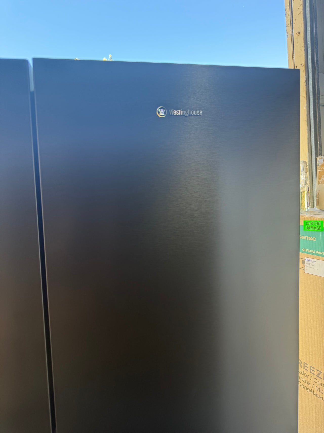 Factory second/Carton damaged Westinghouse 564L French Quad Door Refrigerator – Matte Charcoal Black WQE5600BA