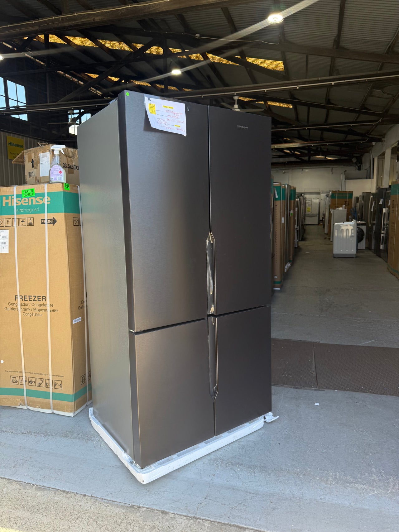 Factory second/Carton damaged Westinghouse 564L French Quad Door Refrigerator – Matte Charcoal Black WQE5600BA