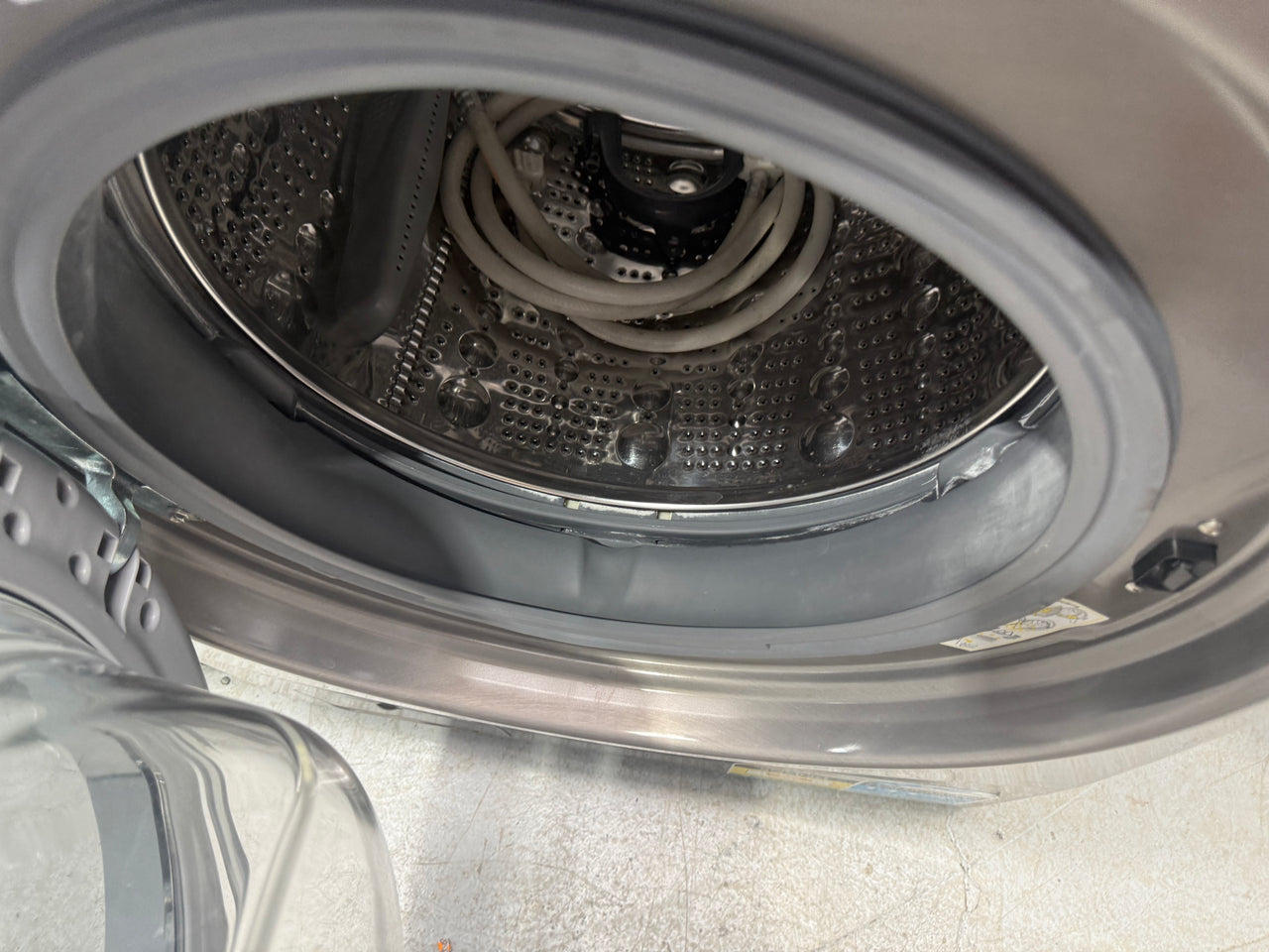 Second hand LG 13 kg Front Load Washing Machine with Turbo Clean®   Model: WD1013NDE