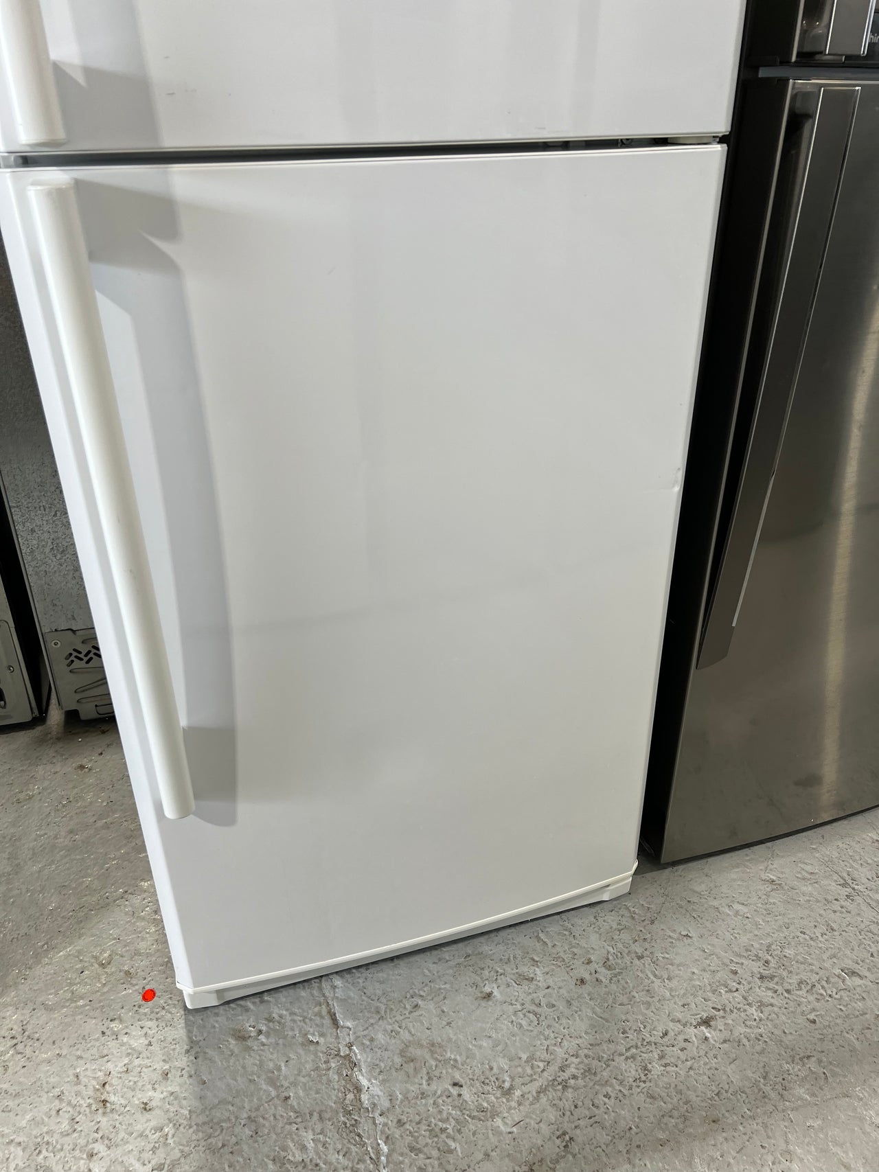 Second hand 431L Samsung Fridge SR430MW - Second Hand Appliances Geebung