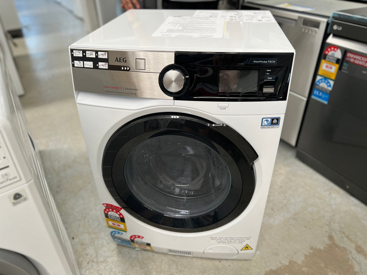 Factory second AEG 9kg/5kg OKOMix Washer Dryer Combo /A GRADE LWX9A9613C - Second Hand Appliances Geebung