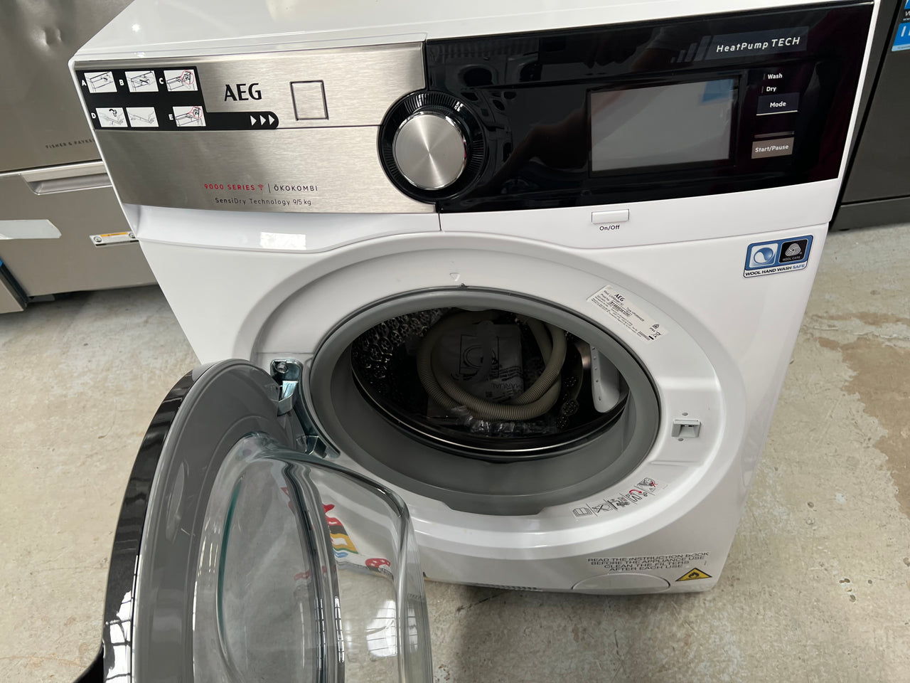 Factory second AEG 9kg/5kg OKOMix Washer Dryer Combo /A GRADE LWX9A9613C - Second Hand Appliances Geebung