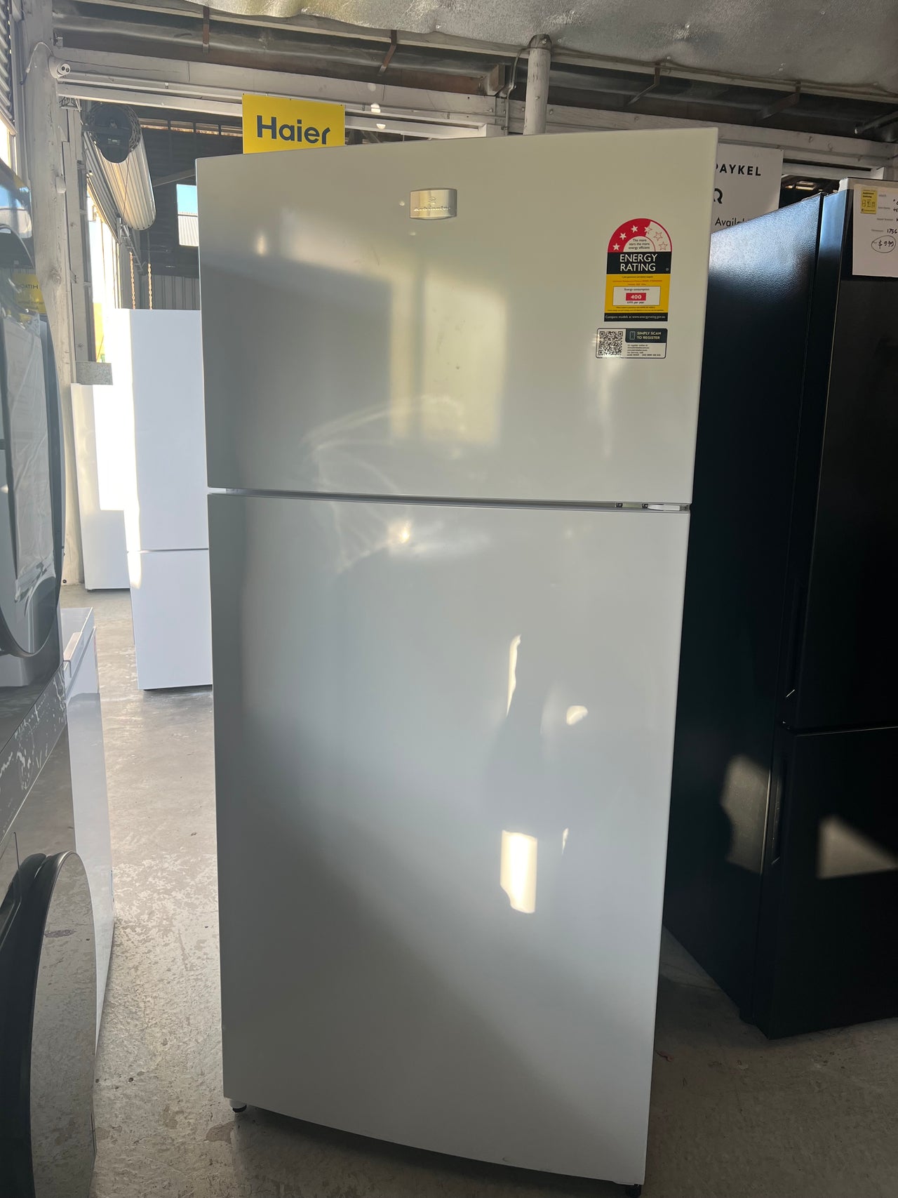 Transportation damaged Kelvinator 503L Top Mount Frost Free Fridge White Model: KTM5402WC - Second Hand Appliances Geebung