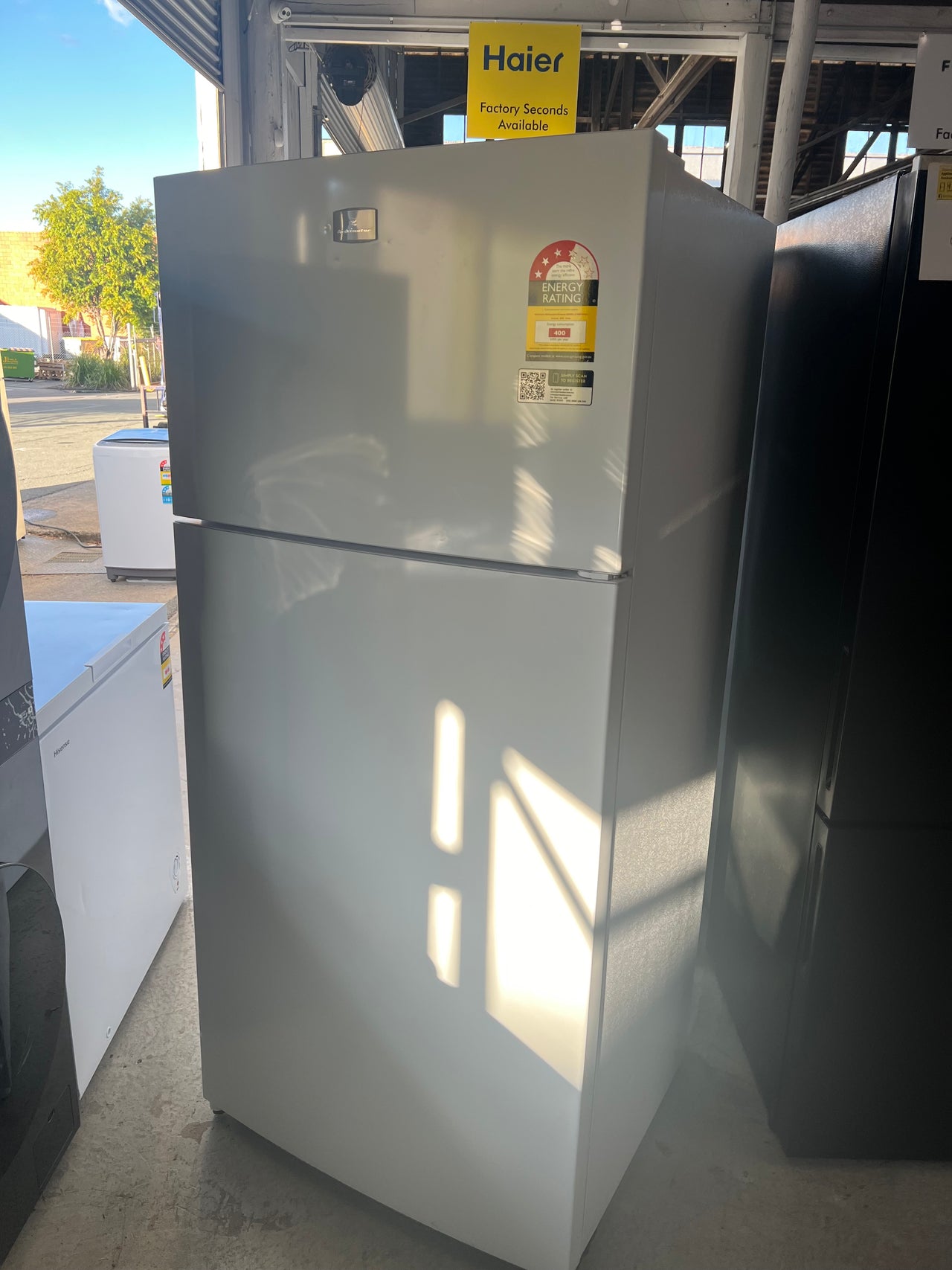 Transportation damaged Kelvinator 503L Top Mount Frost Free Fridge White Model: KTM5402WC - Second Hand Appliances Geebung