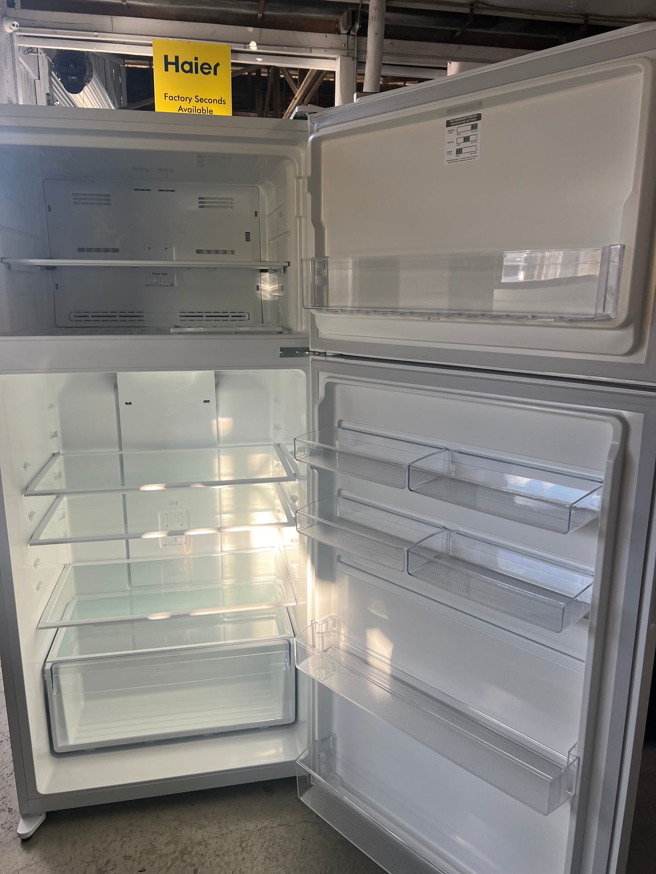 Transportation damaged Kelvinator 503L Top Mount Frost Free Fridge White Model: KTM5402WC - Second Hand Appliances Geebung