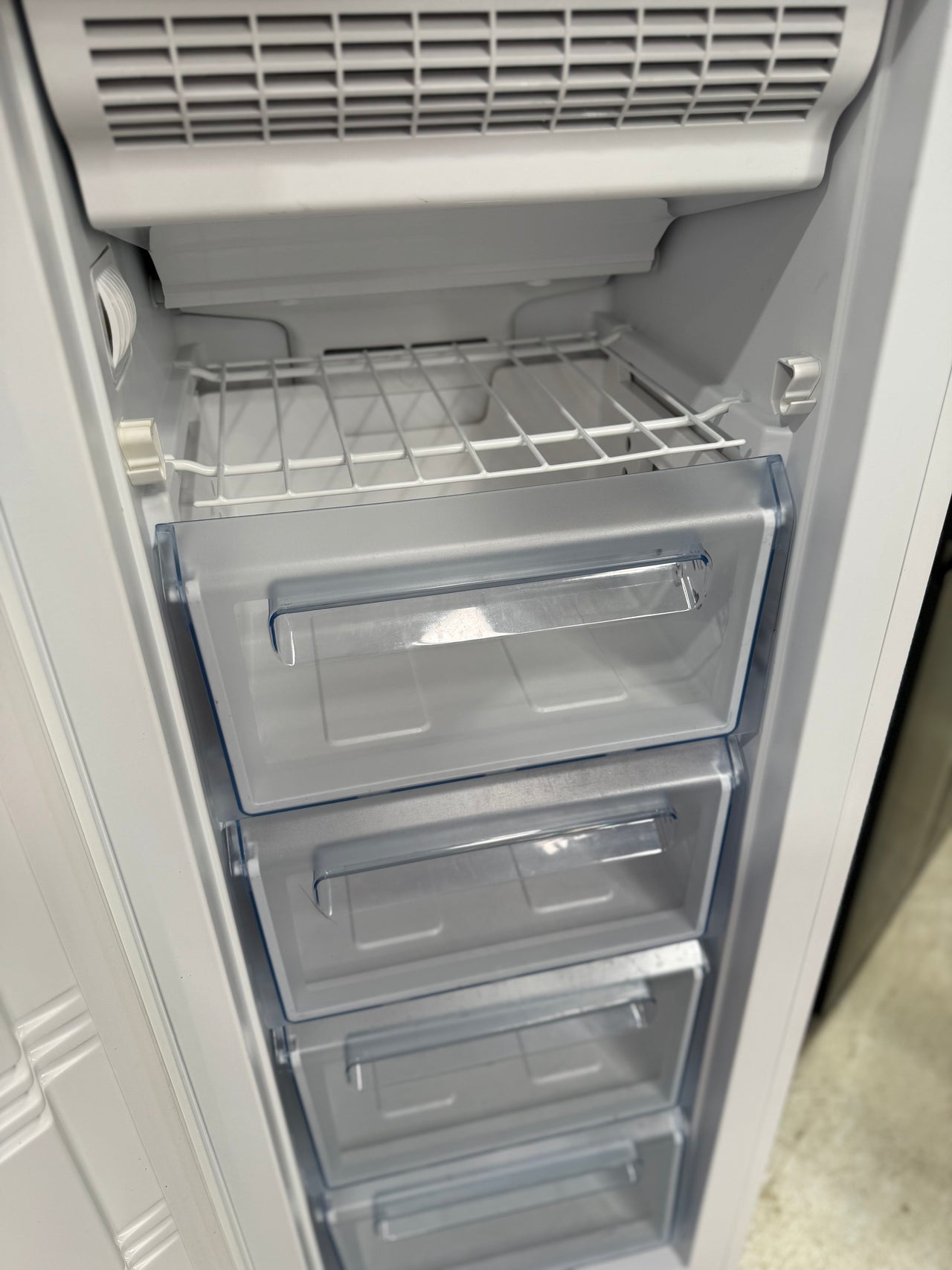 Second hand Hisense 1-DOOR WHITE FREEZER Model No. HR6VFF177A