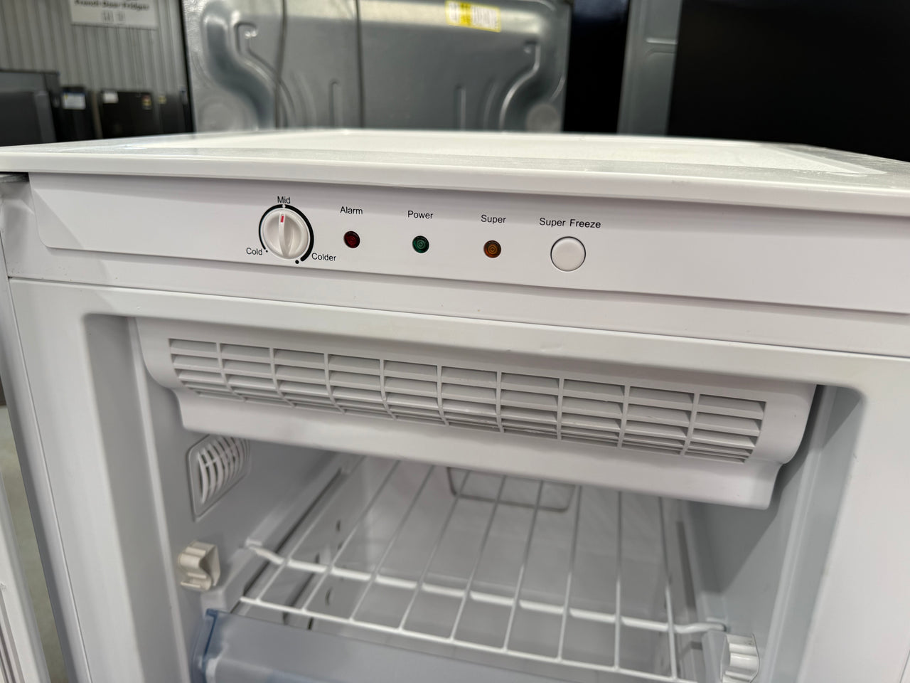 Second hand Hisense 1-DOOR WHITE FREEZER Model No. HR6VFF177A