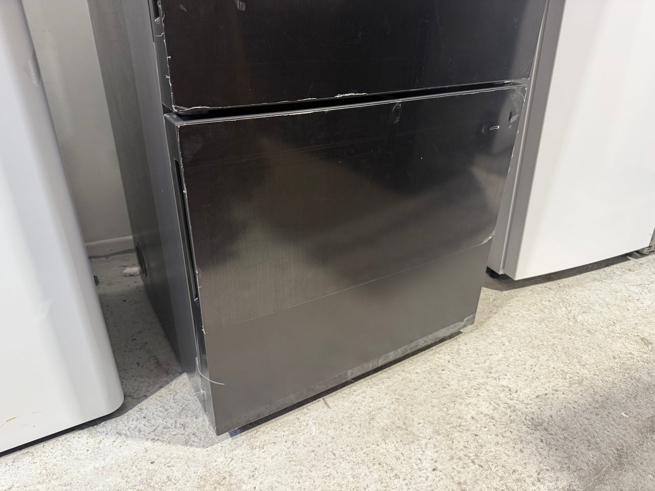 Factory second TCL 412L Bottom Mount Refrigerator – Black C440BFB