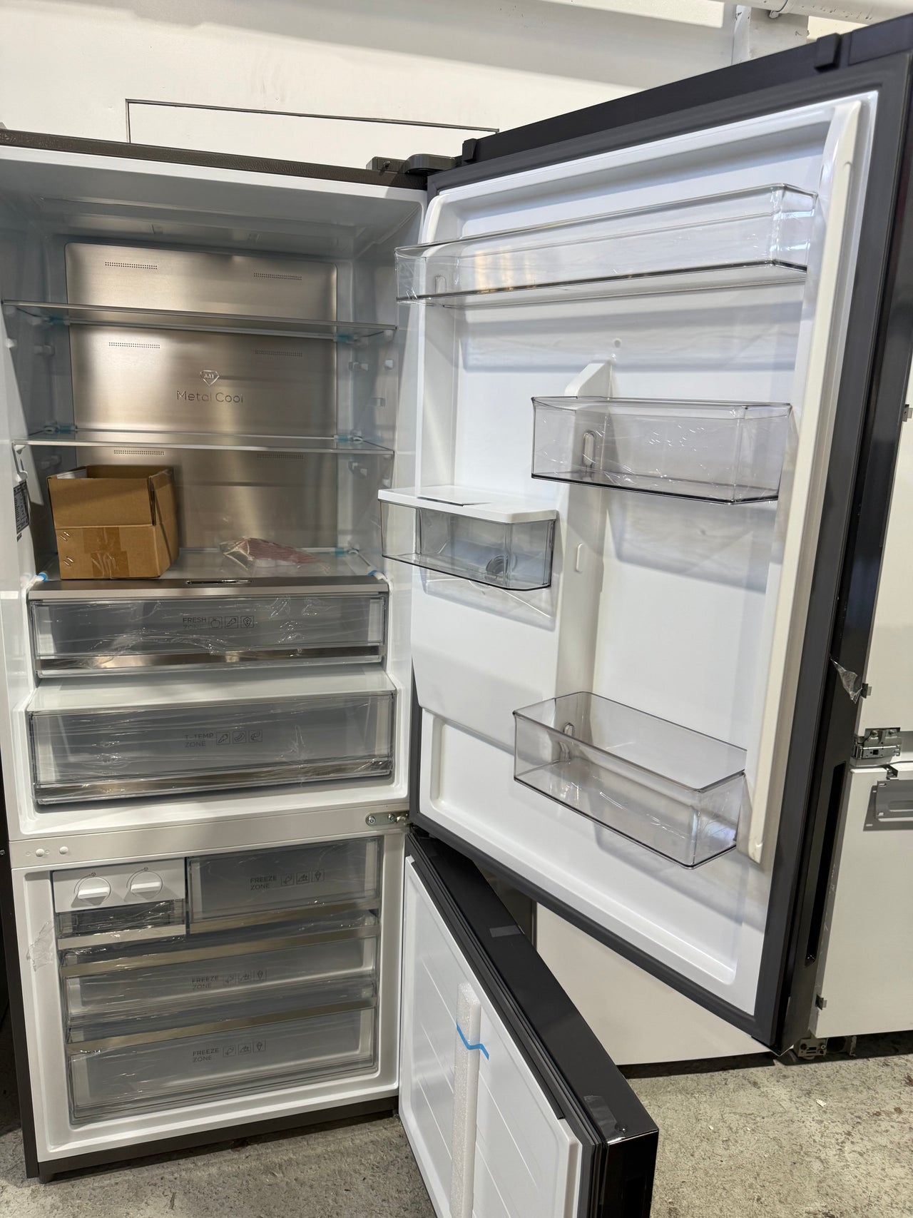 Factory second TCL 412L Bottom Mount Refrigerator – Black C440BFB