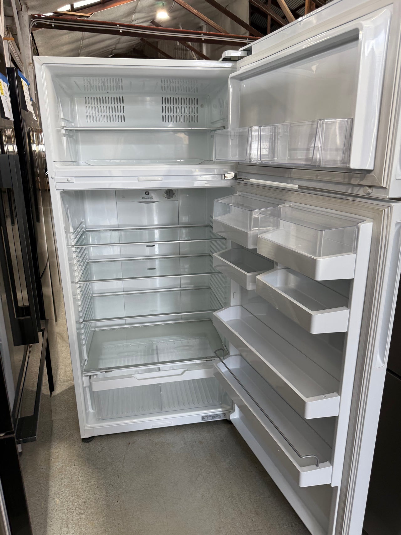 Second hand Fisher&Paykel RF521TRPW6 517-liter top-mount refrigerator