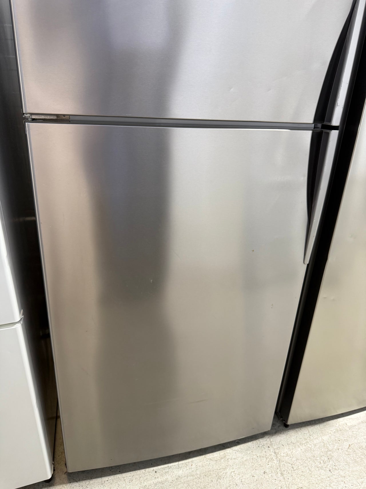 Second hand Westinghouse WTE5200WB 520-liter top-mount refrigerator