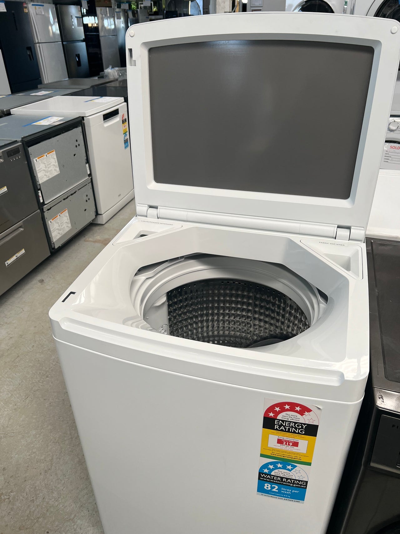 Factory second Fisher&Paykel 8kg Top Load Washer Model: WL8058G1 - Second Hand Appliances Geebung