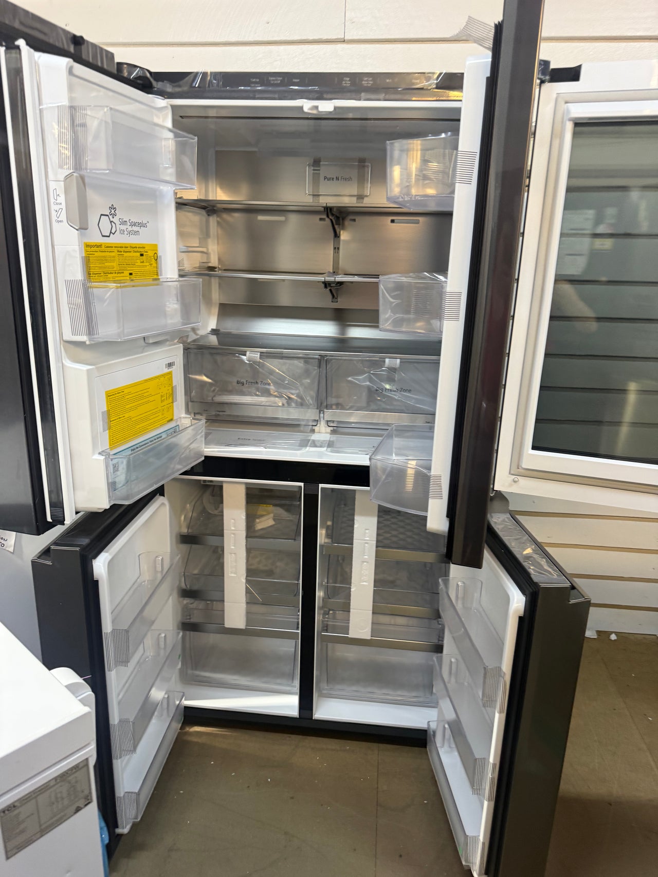 Transportation damaged LG 642L InstaView French Door Fridge – GF-V700BSLC
