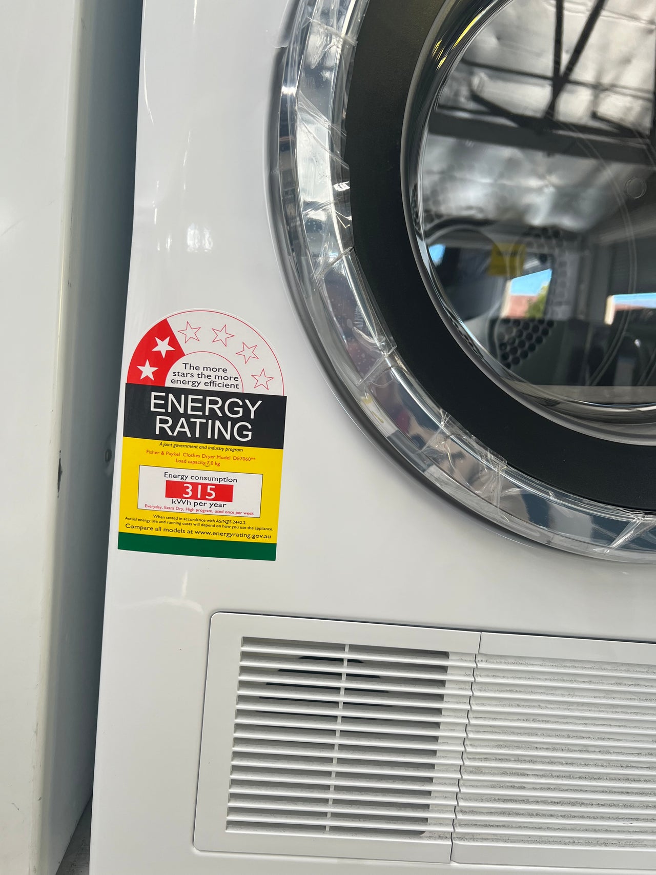 Transportation damaged Fisher&Paykel Fisher &amp; Paykel&nbsp;7kg Sensor Dryer Model: DE7060G2 - Second Hand Appliances Geebung