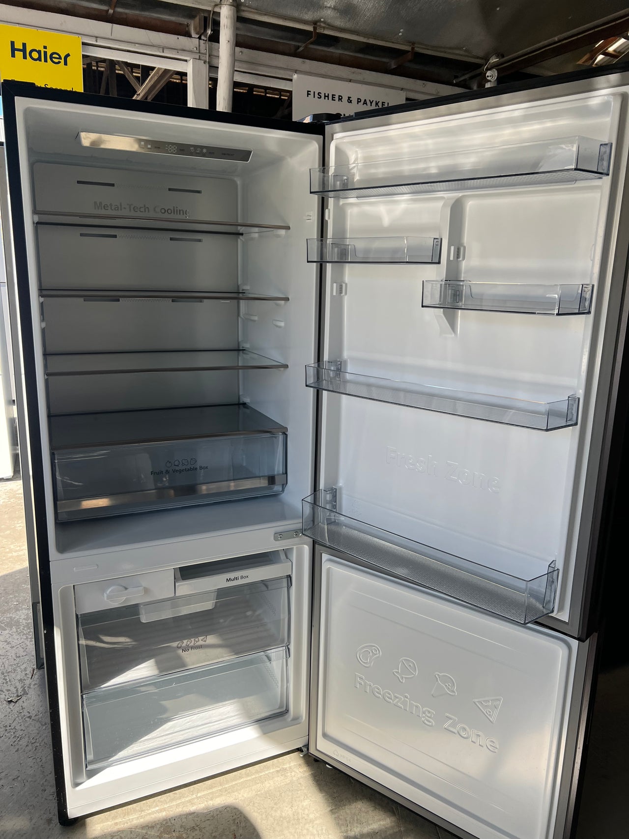 Factory second Hisense 417L Bottom Mount Refrigerator HRBM418D with 7 star energy rating - Second Hand Appliances Geebung