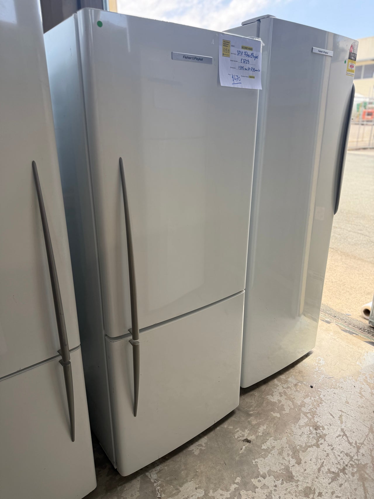 Second hand Fisher & Paykel E372B 373L Bottom Mount Fridge/Freezer – White