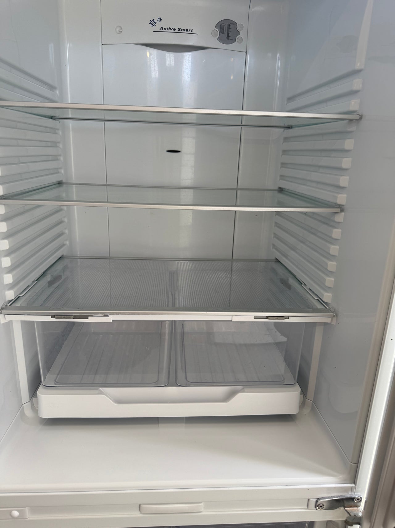 Second hand Fisher & Paykel E372B 373L Bottom Mount Fridge/Freezer – White