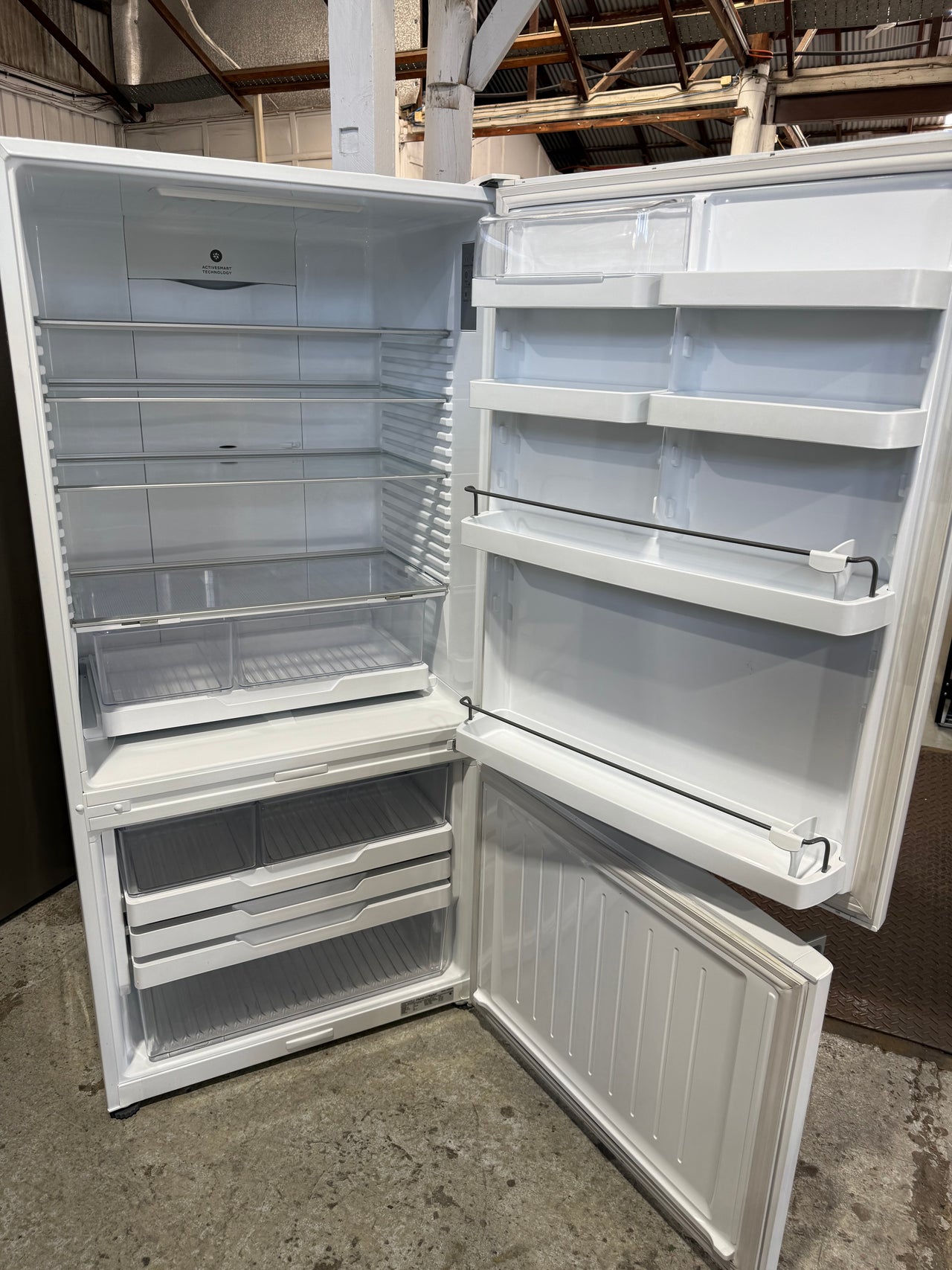 Second hand Fisher & Paykel E522BRE4 519 L ActiveSmart™ Bottom-Mount Fridge