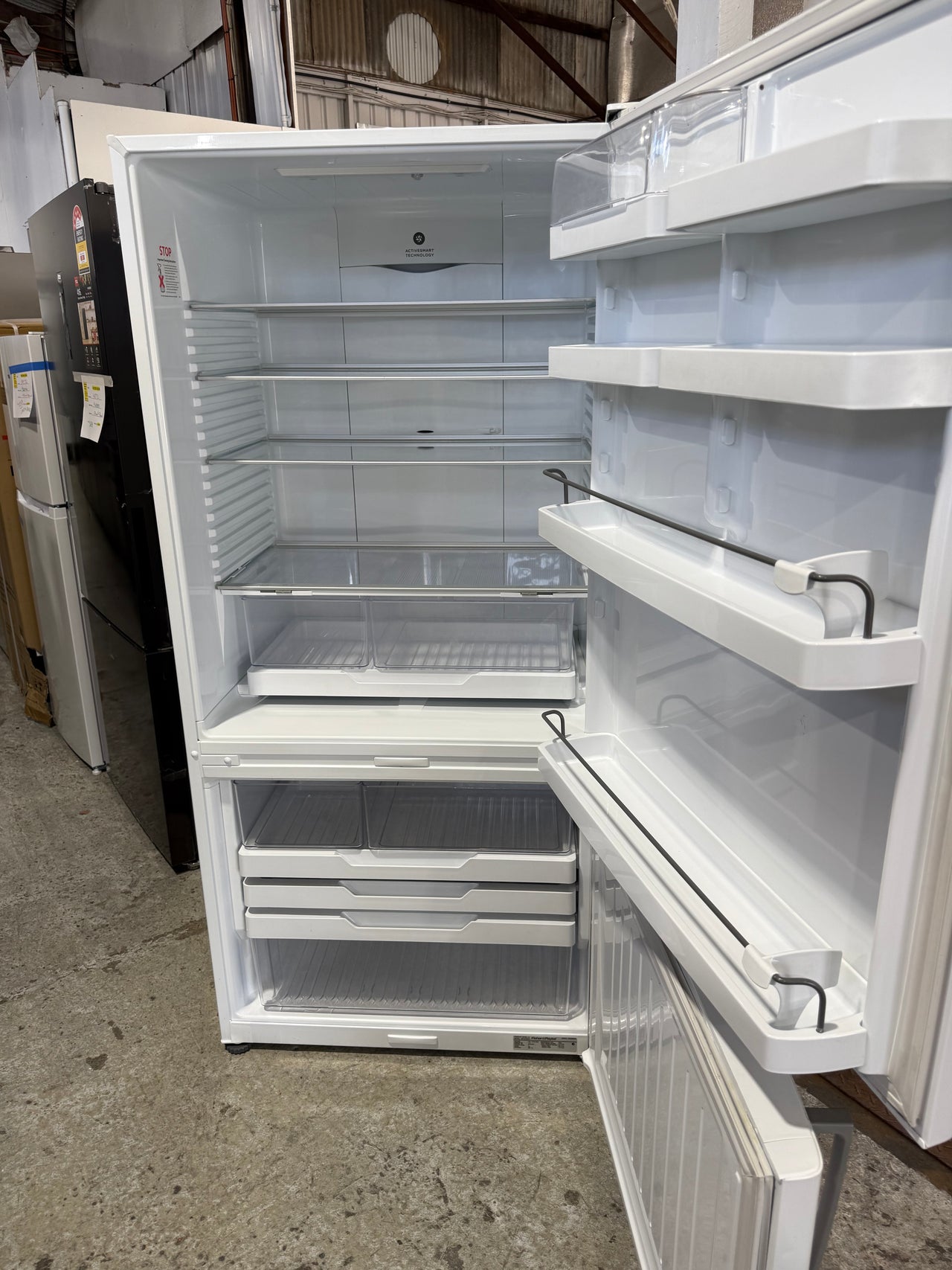 Second hand Fisher & Paykel E522BRE4 519 L ActiveSmart™ Bottom-Mount Fridge