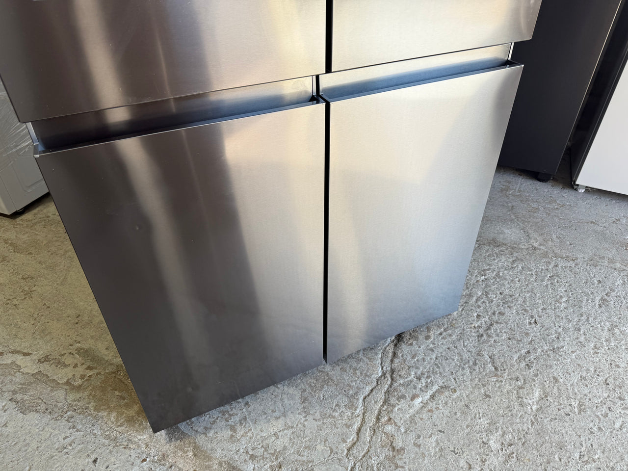 Factory second Hisense HRCD640TBW 640L French Door Refrigerator with non-plumbed ice maker & water dispenser