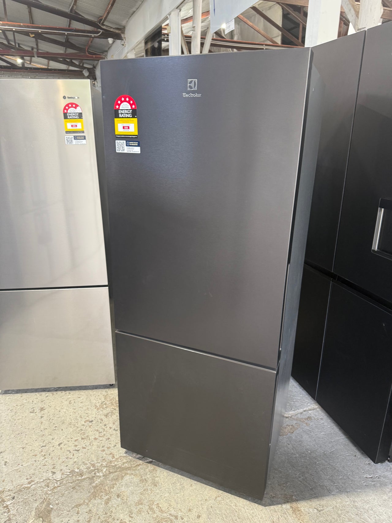Factory second Electrolux EBE4302BD-L 425 L Ultimate Taste 500 Bottom-Mount Refrigerator - Second Hand Appliances Geebung