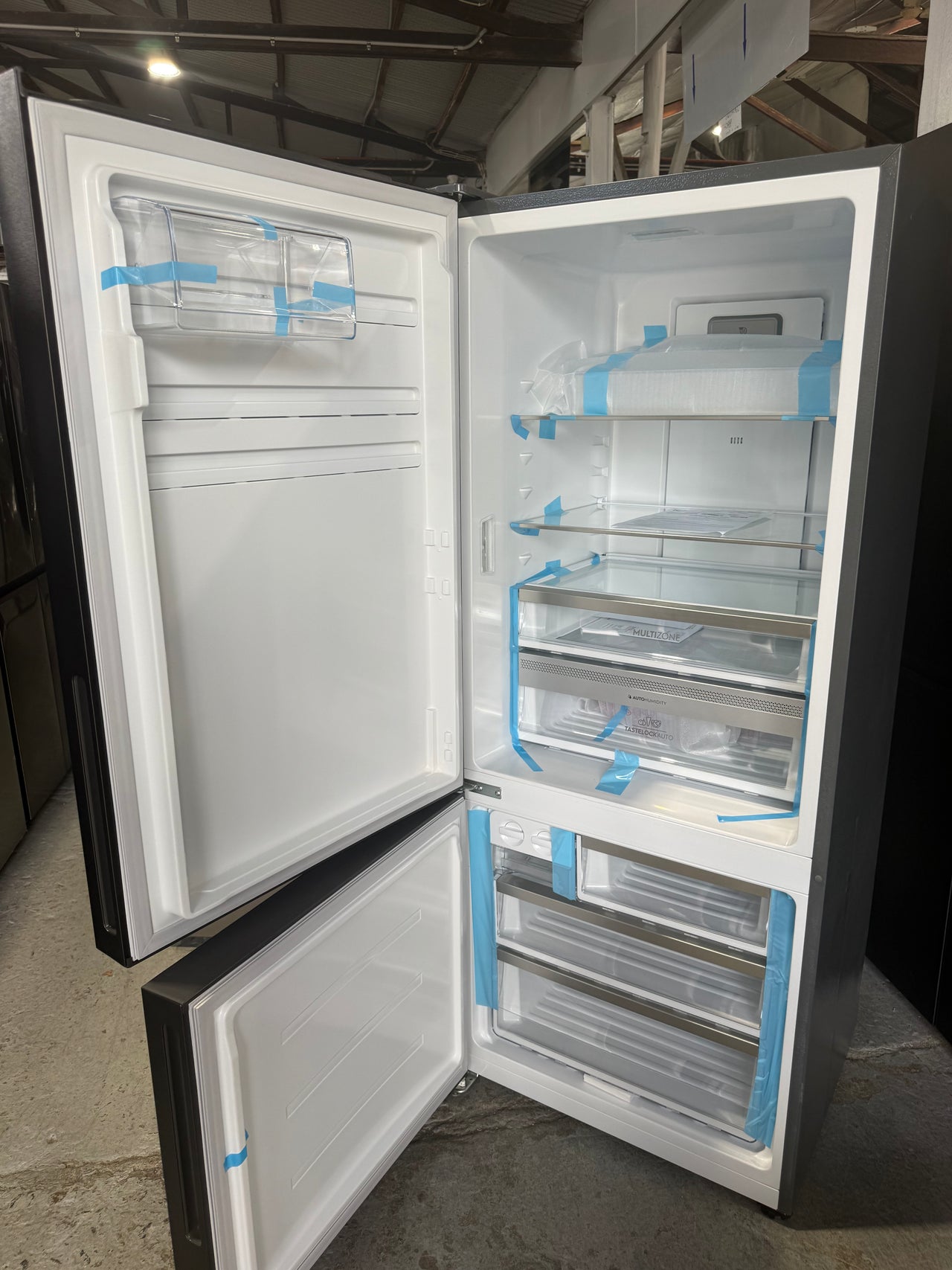 Factory second Electrolux EBE4302BD-L 425 L Ultimate Taste 500 Bottom-Mount Refrigerator - Second Hand Appliances Geebung