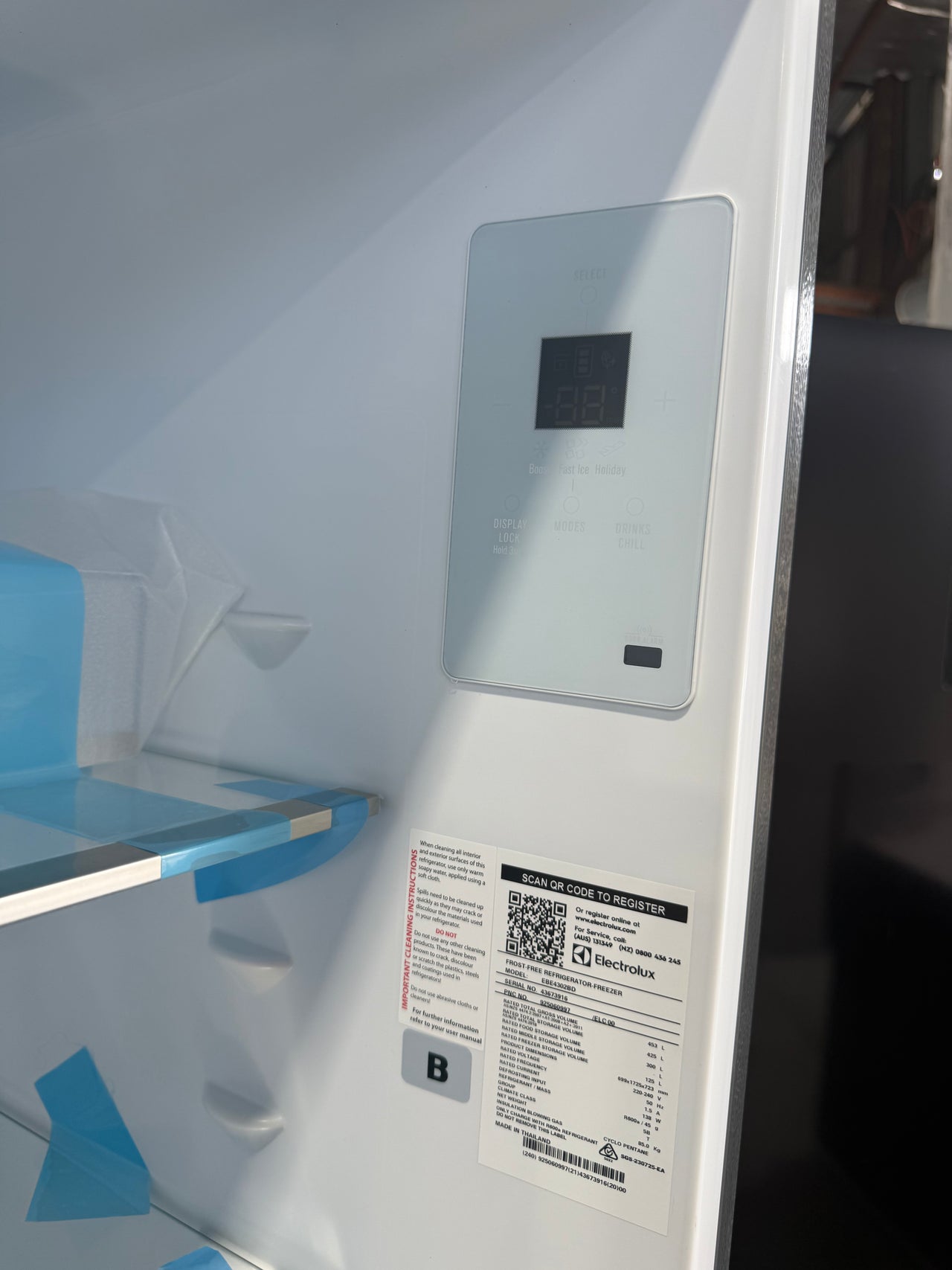 Factory second Electrolux EBE4302BD-L 425 L Ultimate Taste 500 Bottom-Mount Refrigerator - Second Hand Appliances Geebung