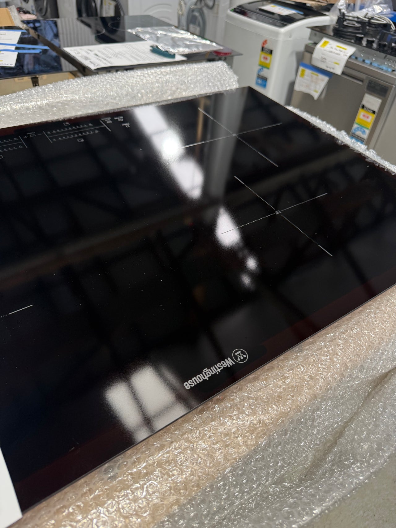 Factory second Westinghouse 90cm 4 Zone induction Cooktop with Hob2Hood WHI943BD - Second Hand Appliances Geebung