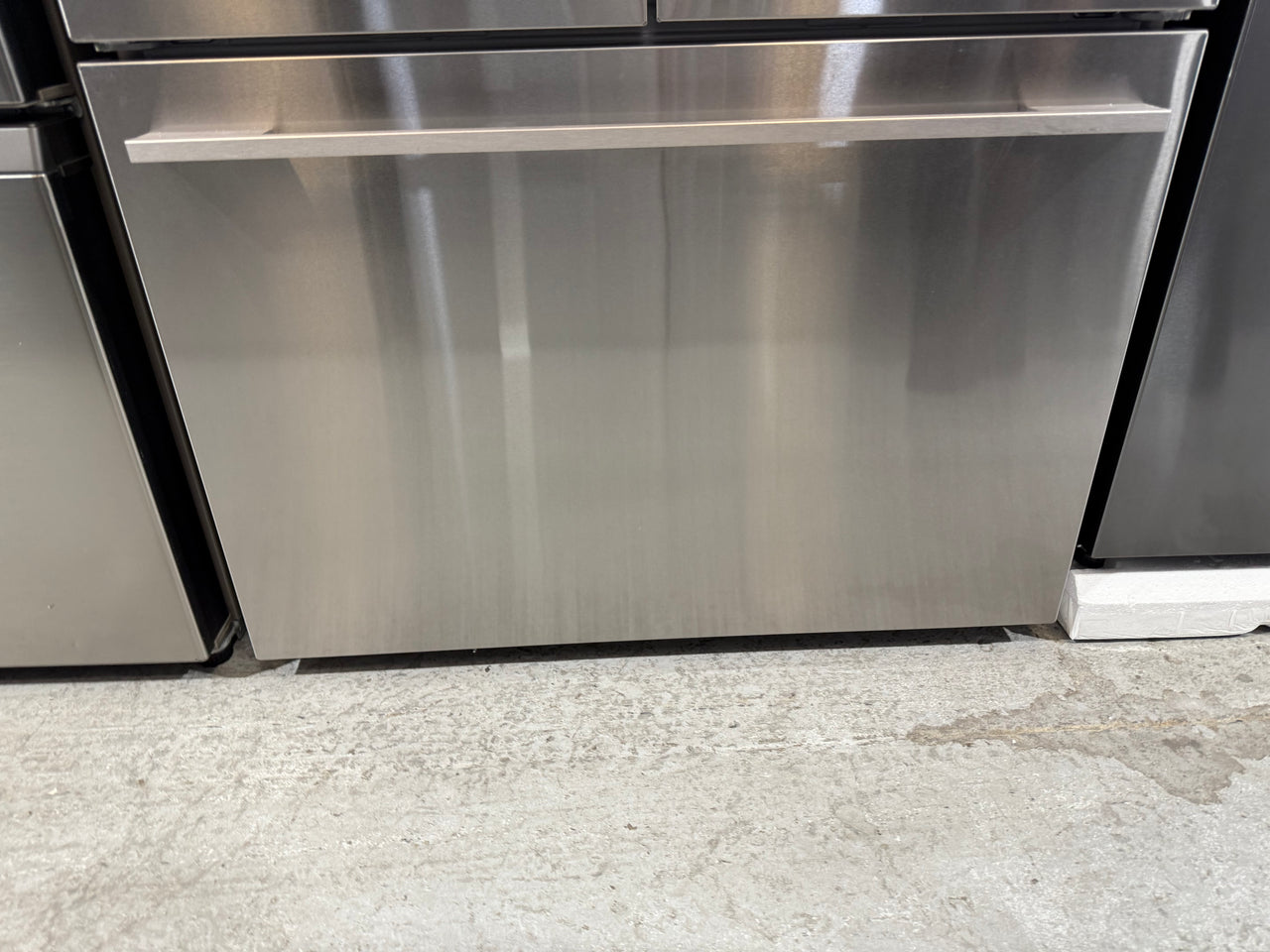 Factory second Fisher & Paykel 614L French Door Fridge – RF610ADX5
