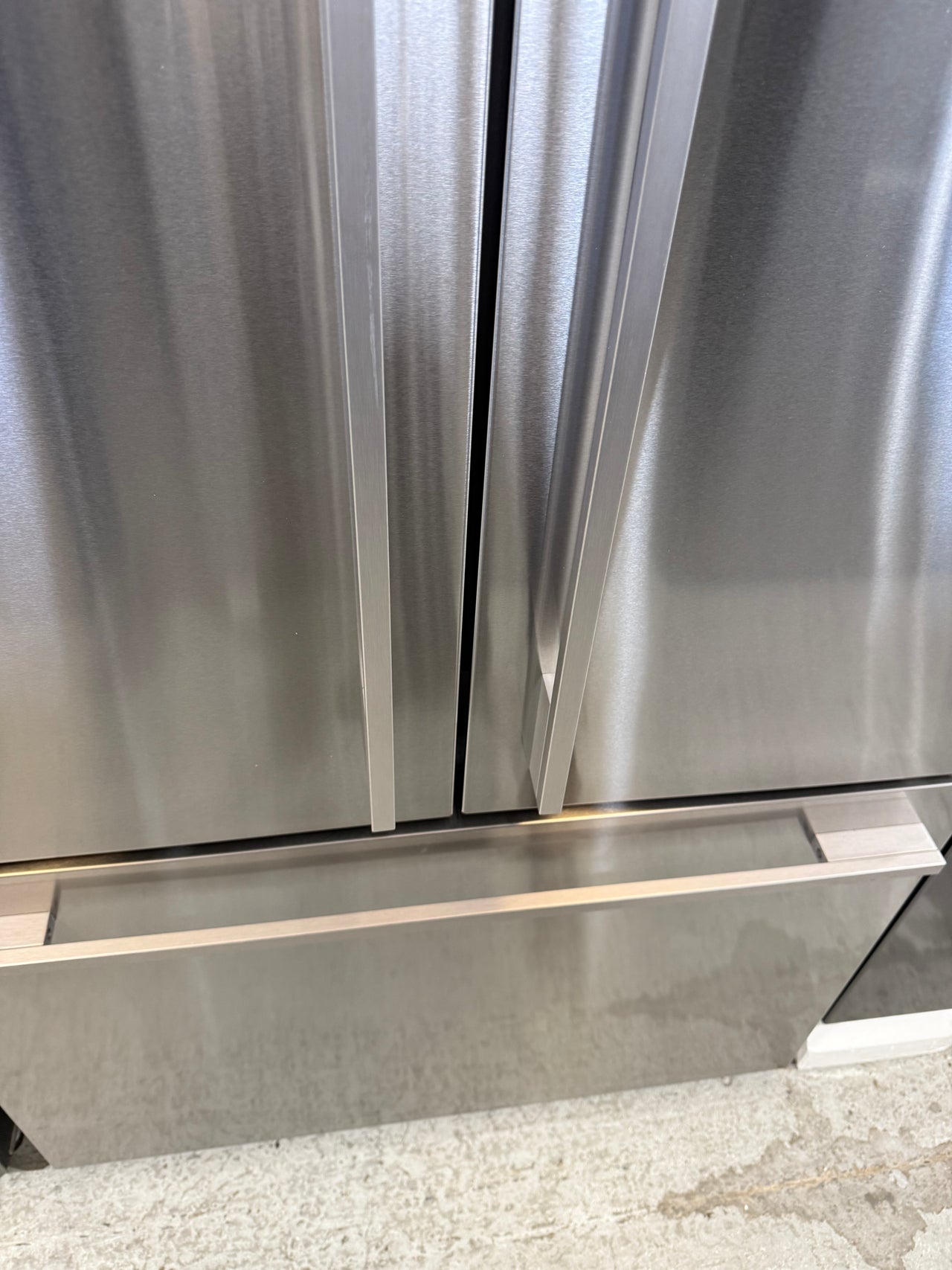 Factory second Fisher & Paykel 614L French Door Fridge – RF610ADX5