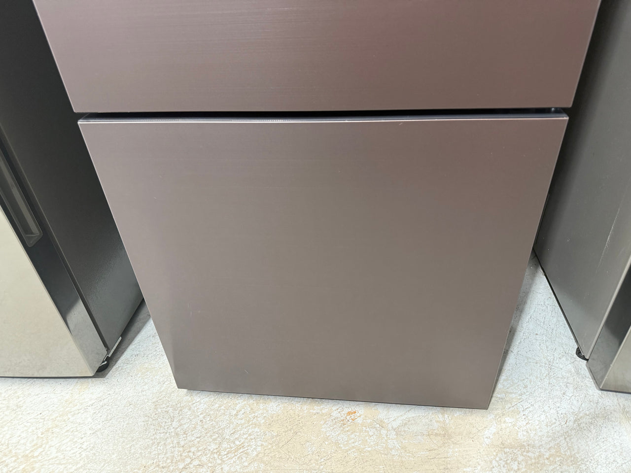 Factory second Hisense HRBM418D 417-liter bottom-mount refrigerator