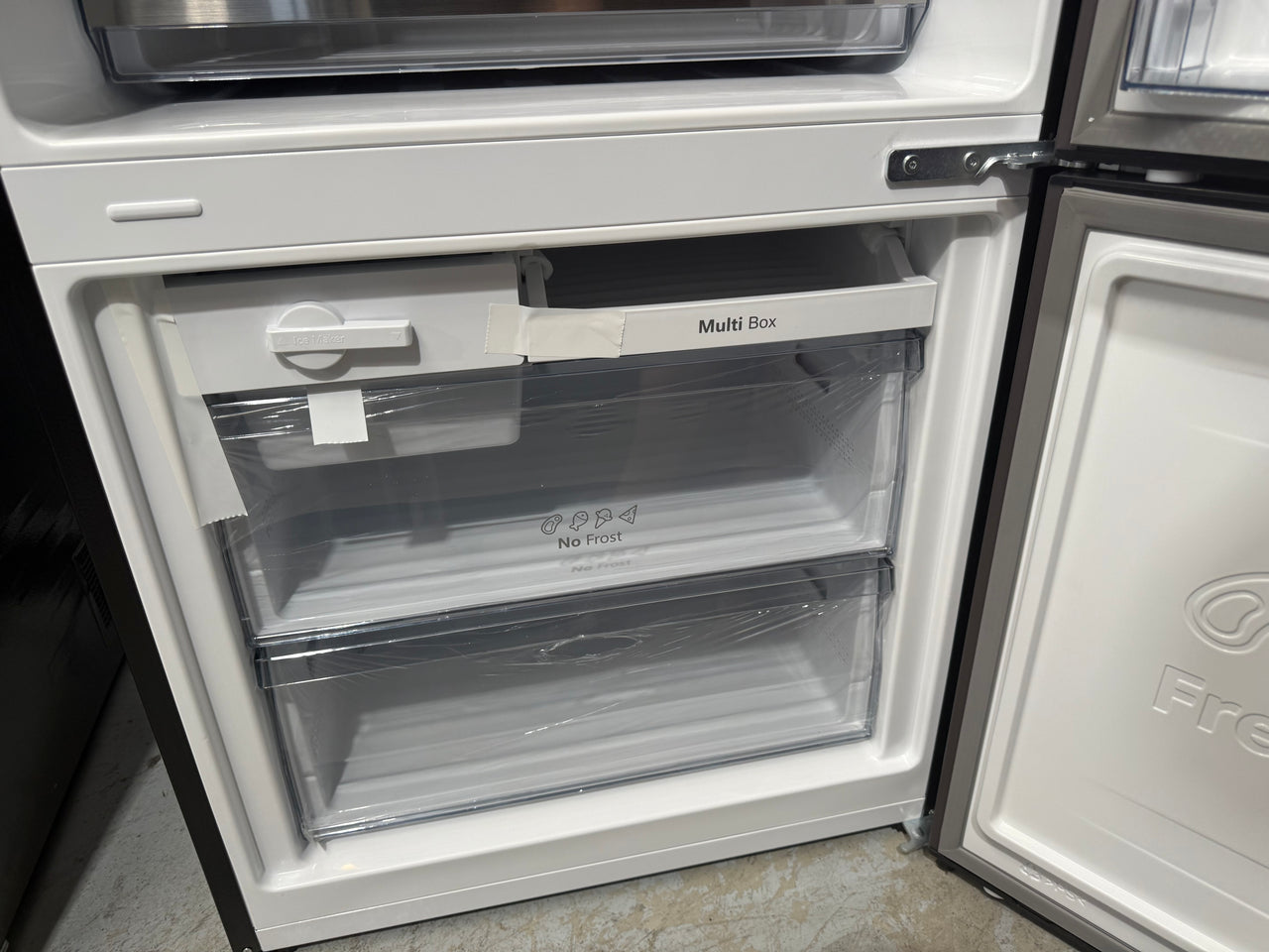 Factory second Hisense HRBM418D 417-liter bottom-mount refrigerator