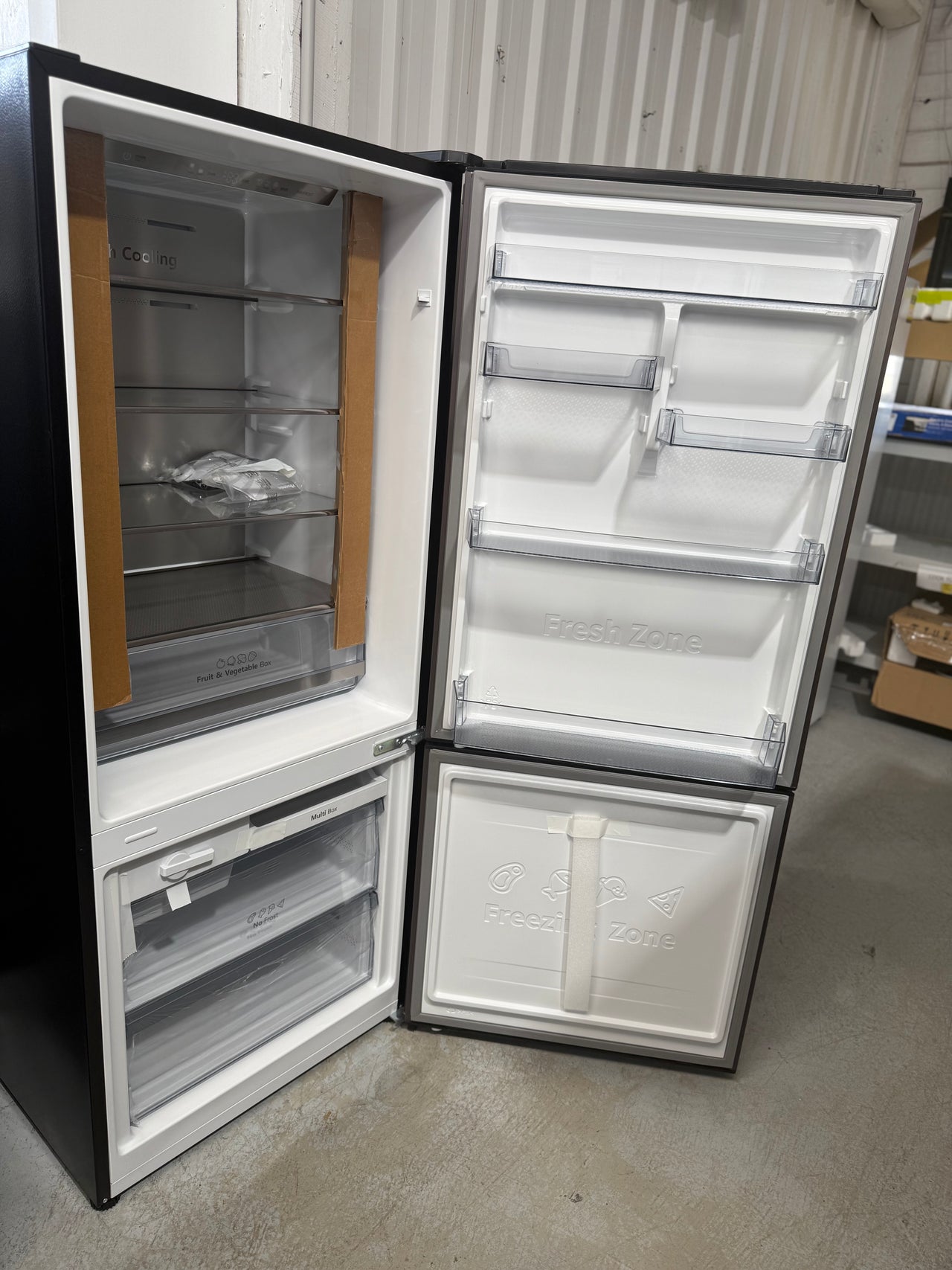 Factory second Hisense HRBM418D 417-liter bottom-mount refrigerator