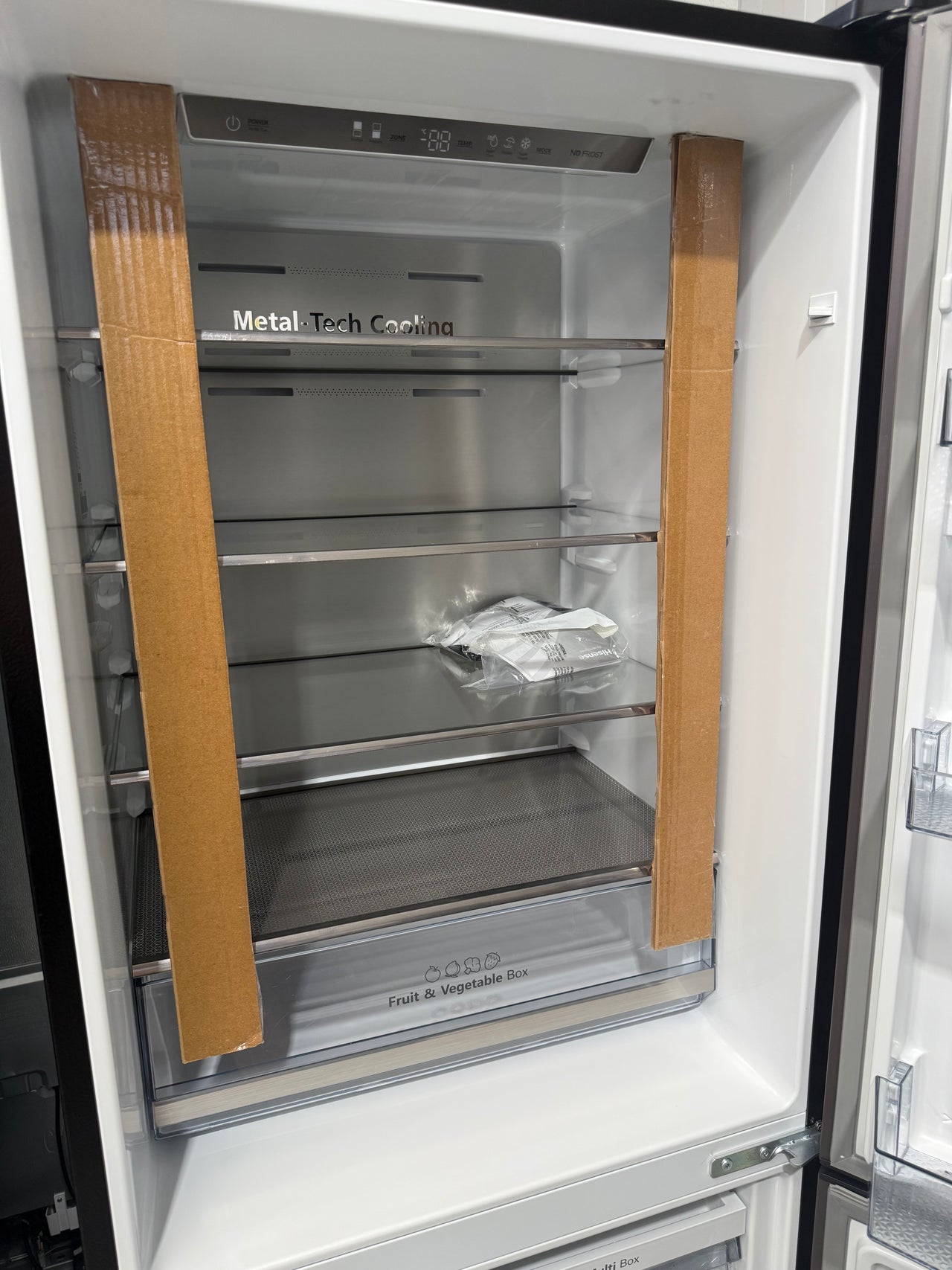 Factory second Hisense HRBM418D 417-liter bottom-mount refrigerator