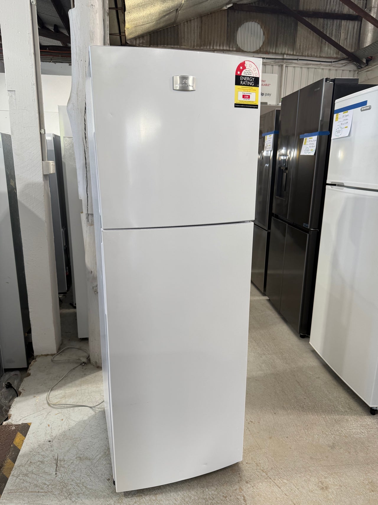 Second hand Kelvinator KTB2802WB 256-liter top-mount refrigerator